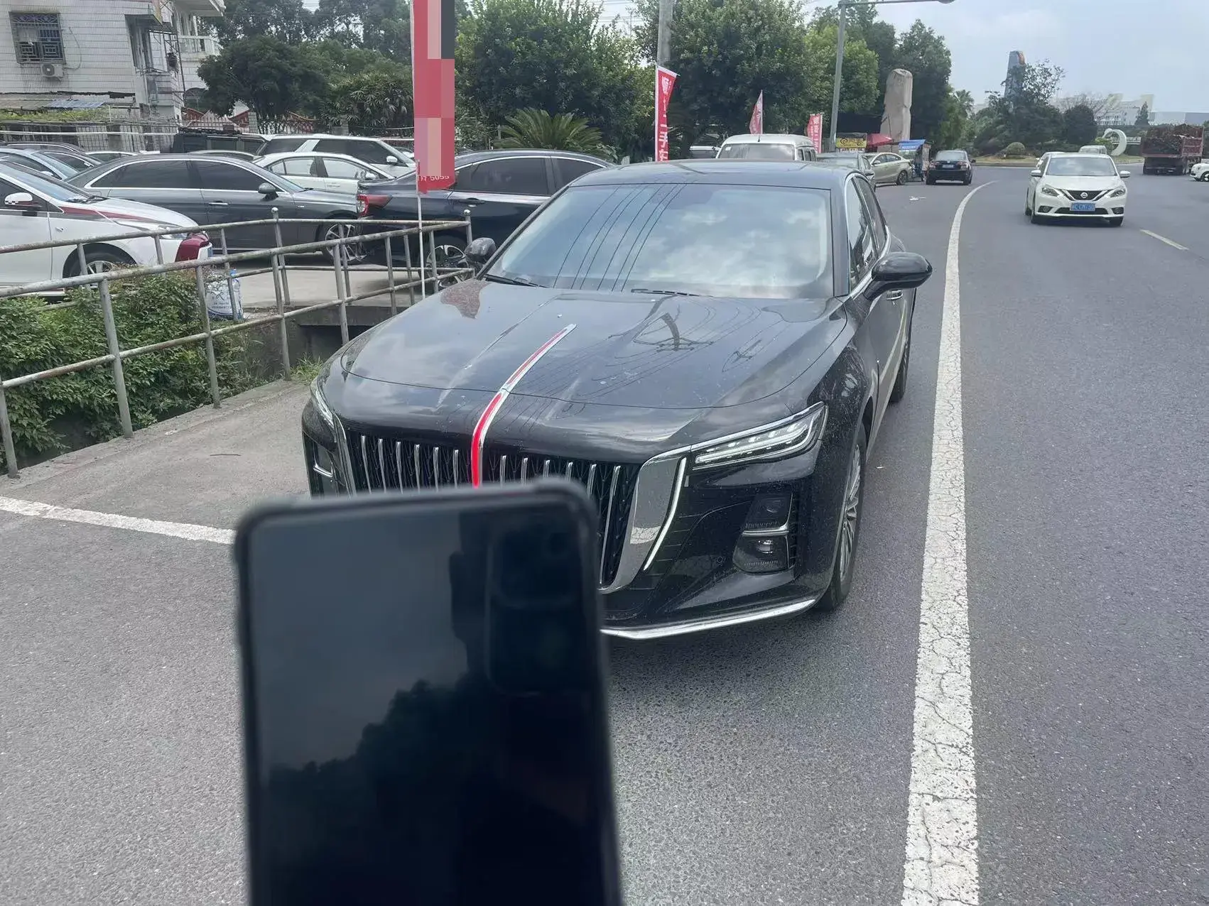 2023 HONGQI H5 view 1