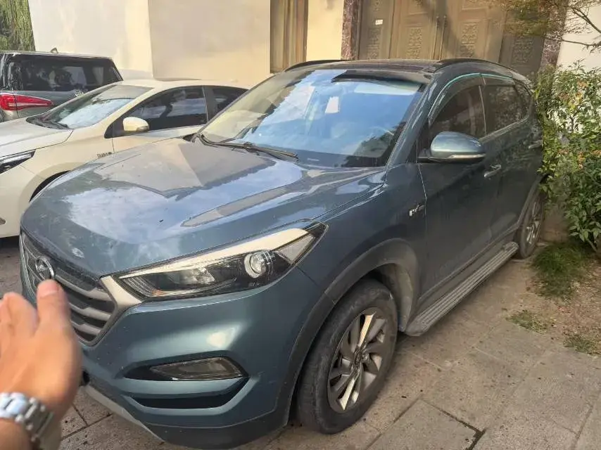 2018 HYUNDAI TUCSON view 1