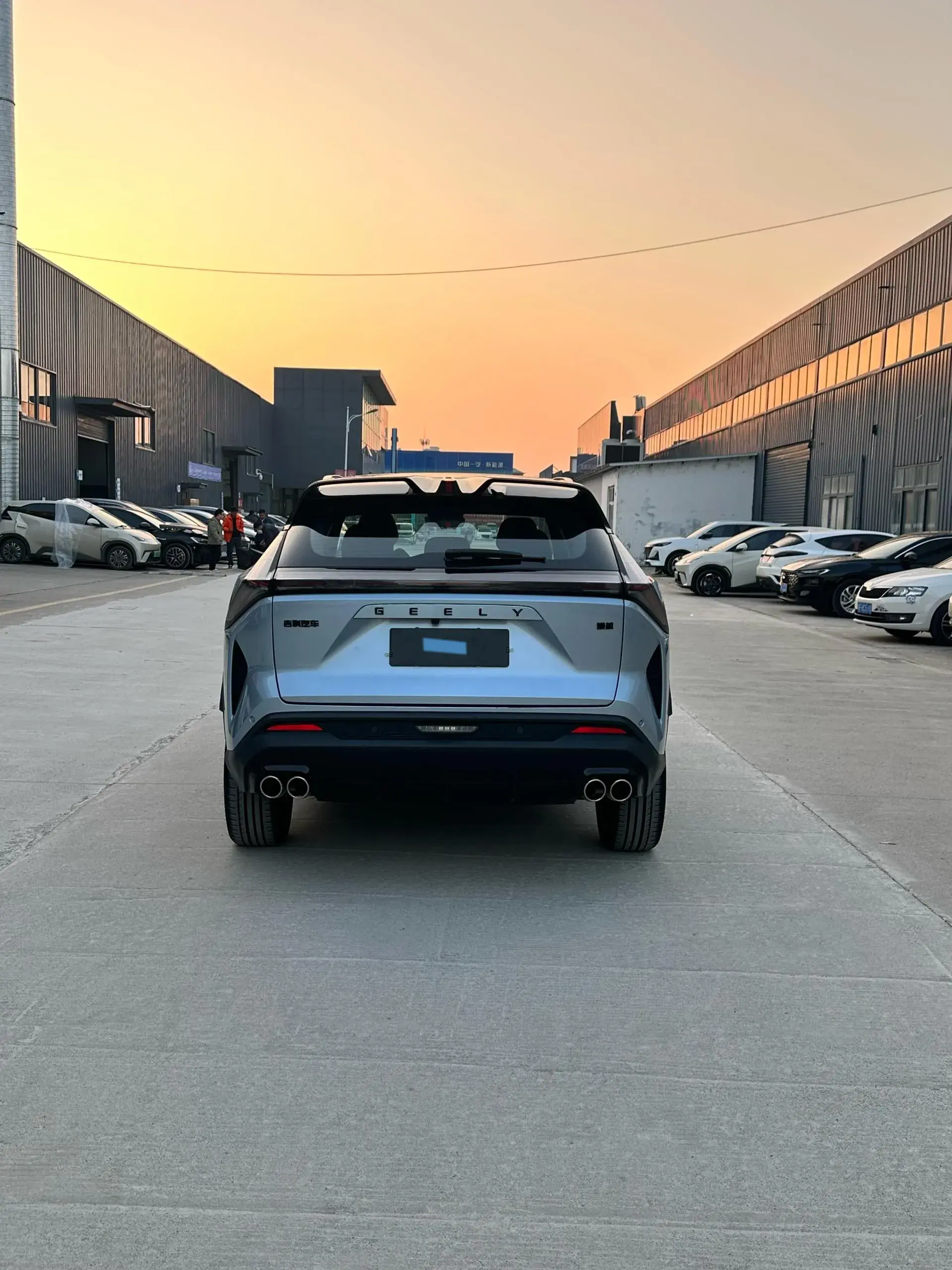 2024 GEELY AZKARRA thumbnail 4