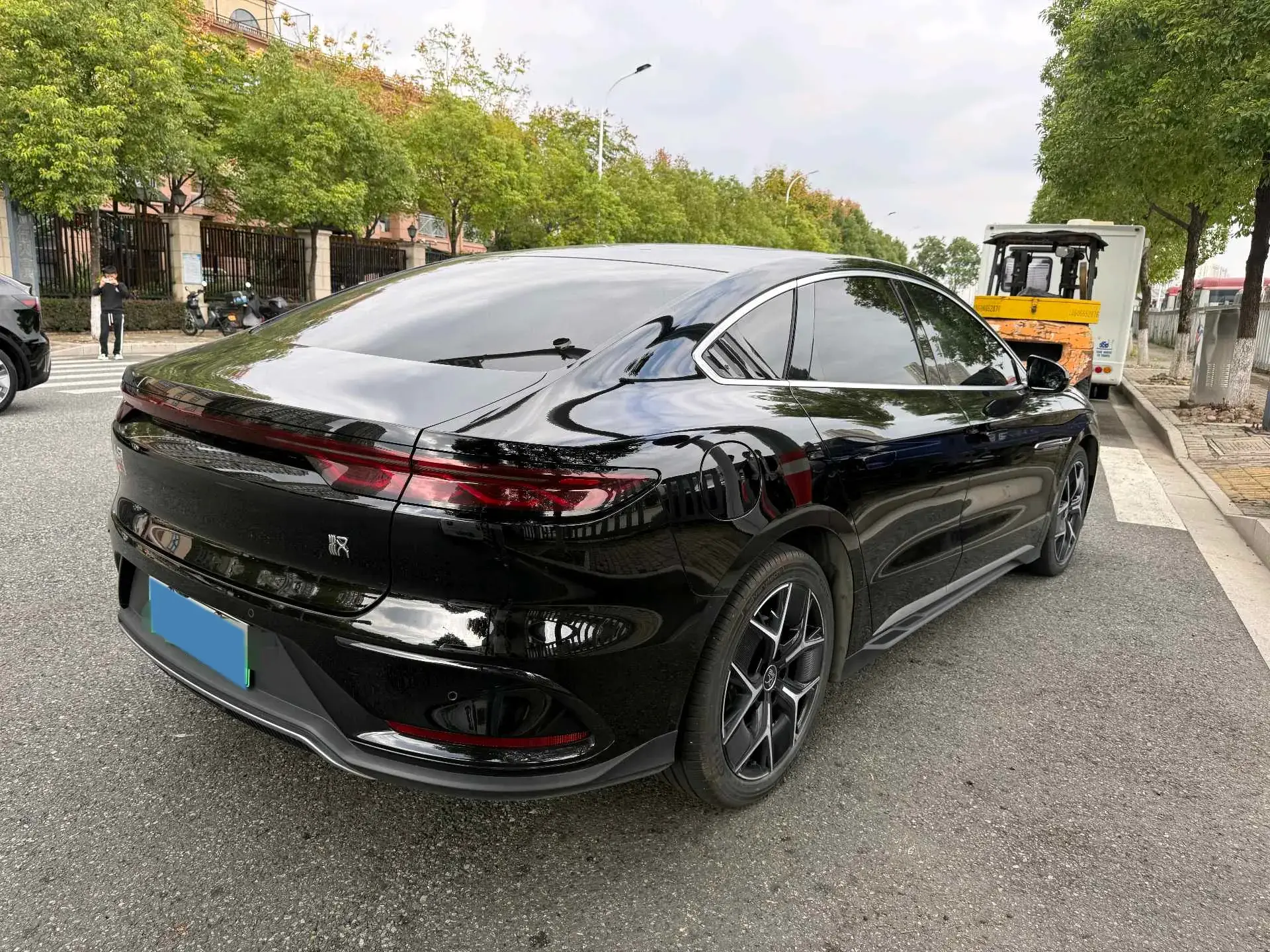 2024 BYD HAN thumbnail 4