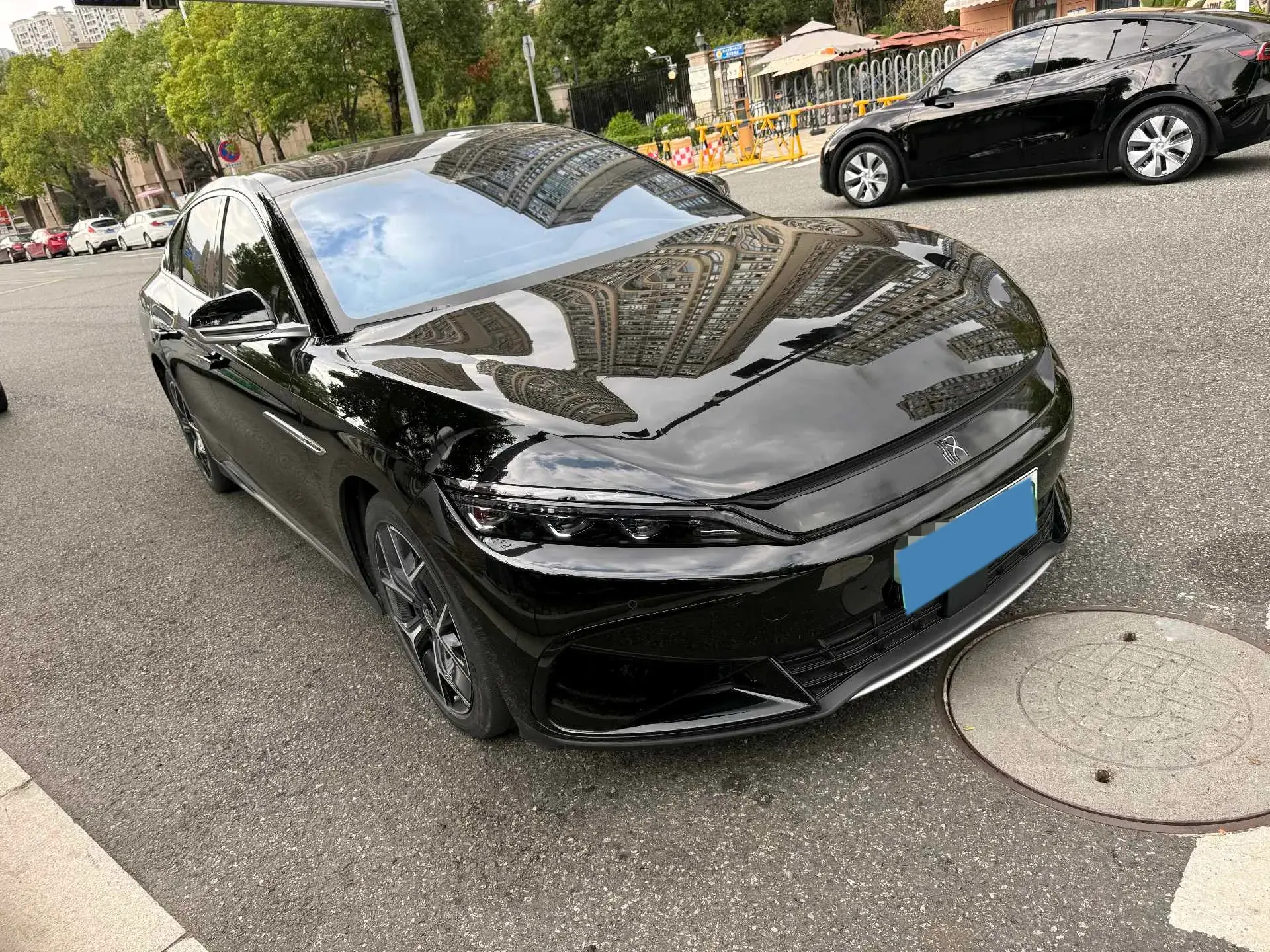 2024 BYD HAN thumbnail 3