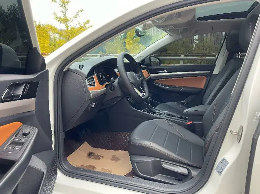 2023 VOLKSWAGEN BORA thumbnail 4