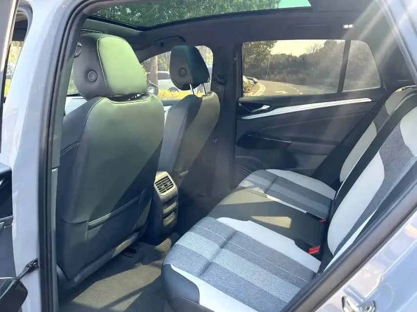 2022 VOLKSWAGEN ID.4 thumbnail 3