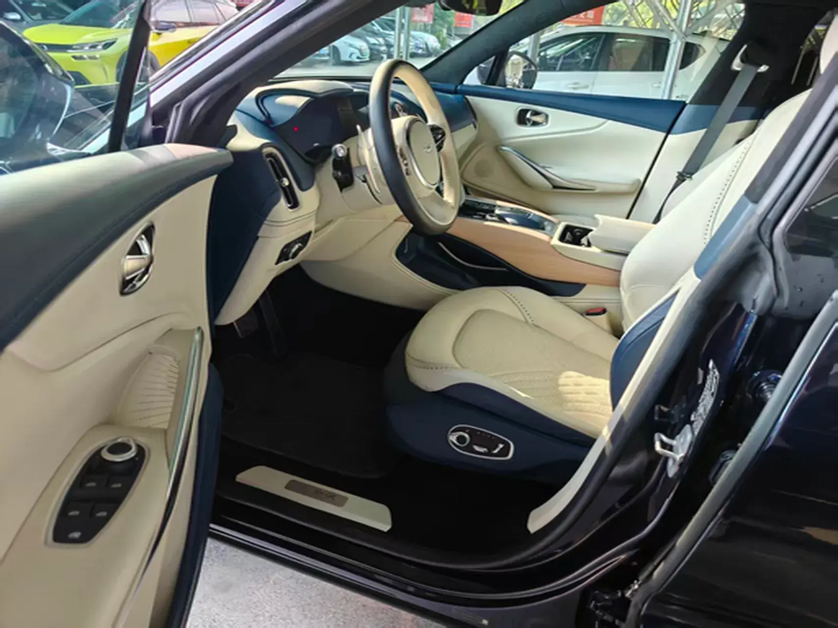 2020 ASTON MARTIN thumbnail 2