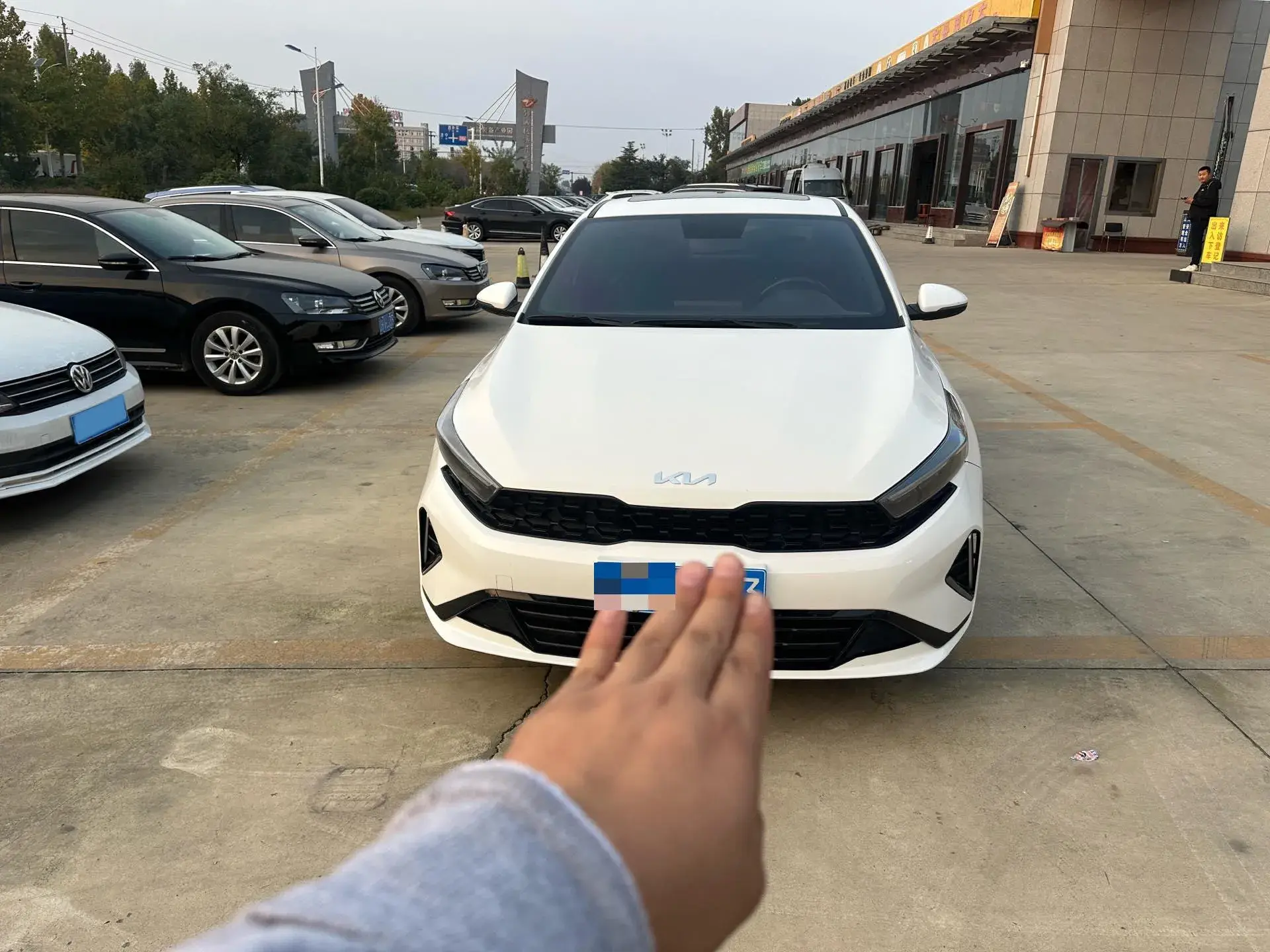 2023 KIA K3 thumbnail 2