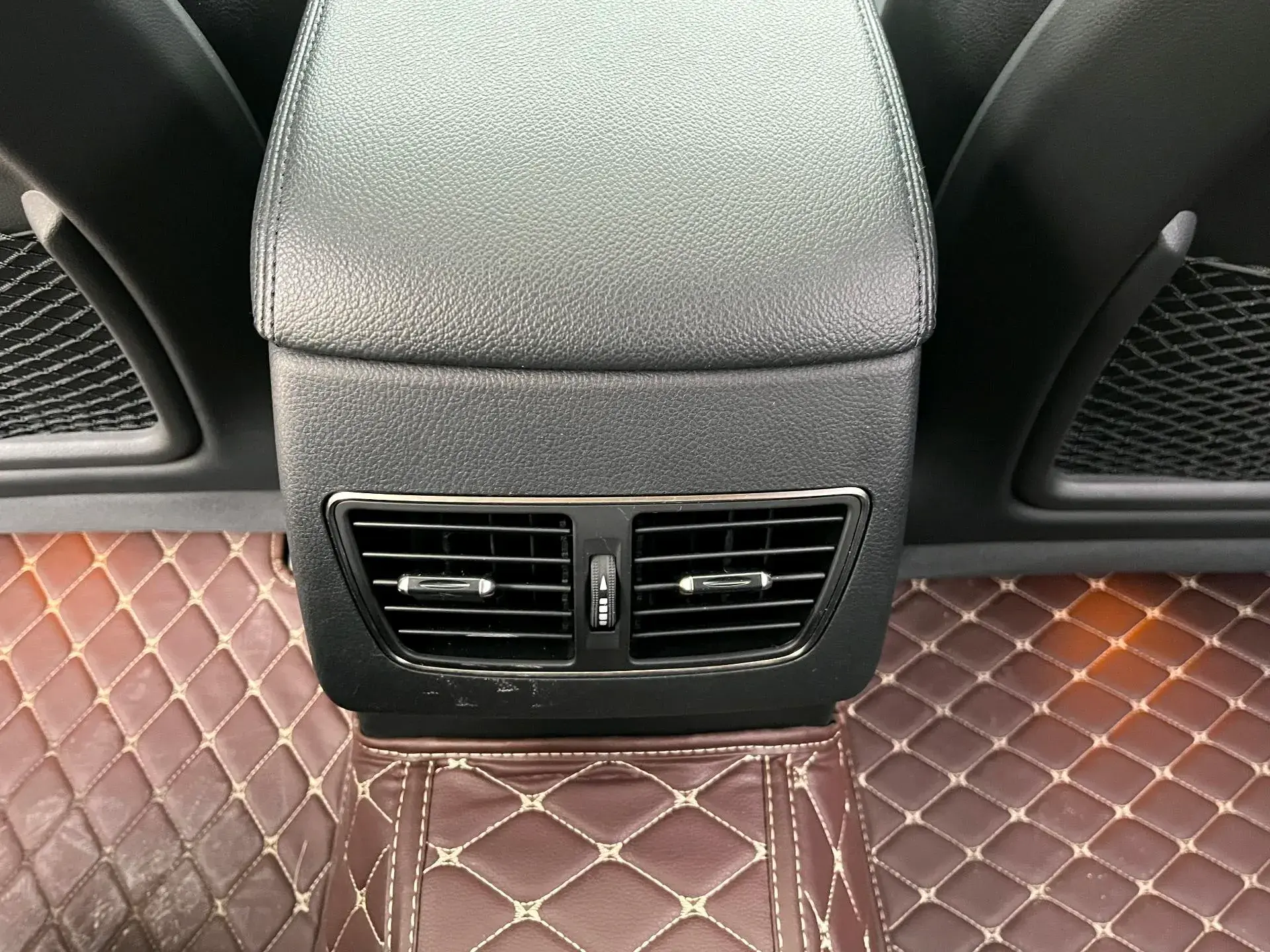 2021 HONGQI H7 thumbnail 3