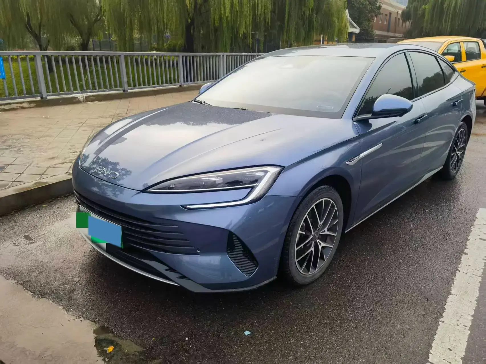 2023 BYD SEAL view 1