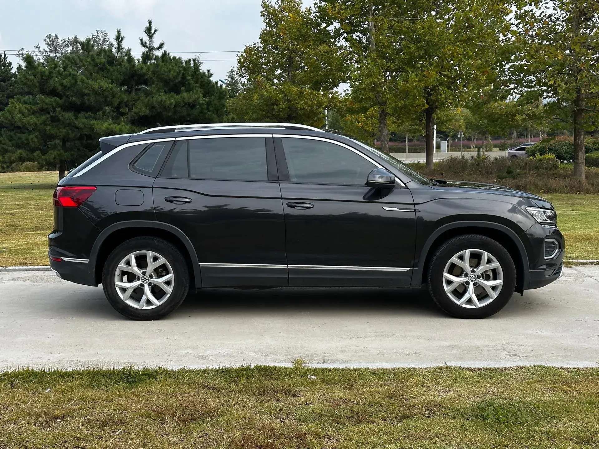 2022 VOLKSWAGEN TAYRON thumbnail 4