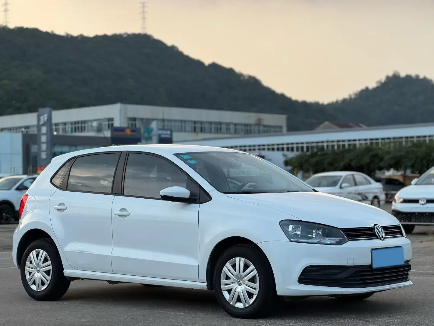 2018 VOLKSWAGEN POLO thumbnail 2