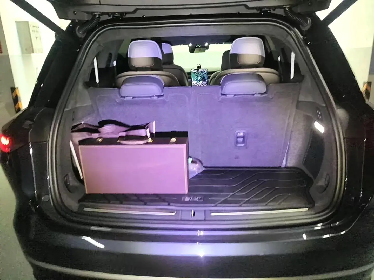 2024 NIO ES8 thumbnail 4