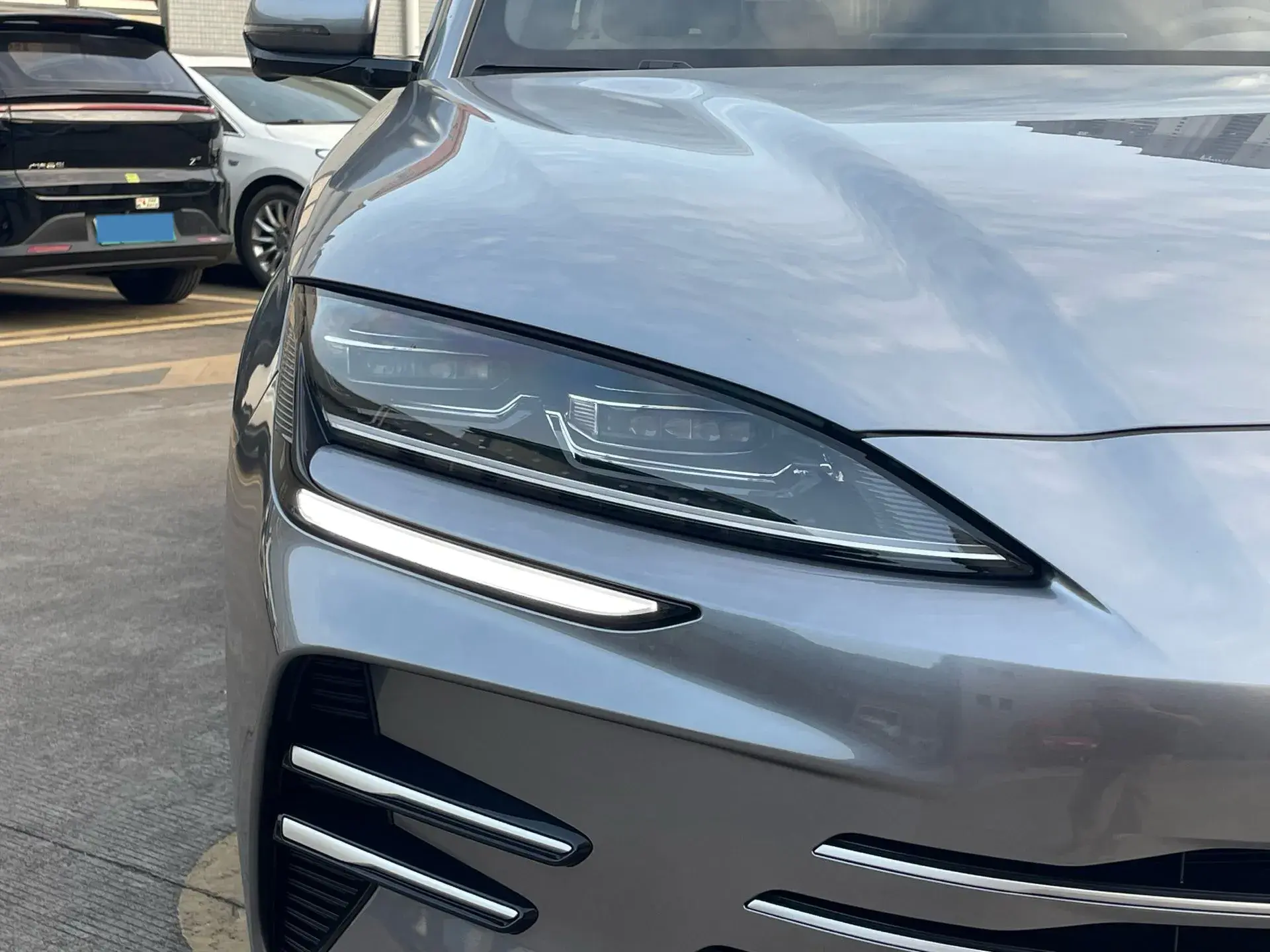 2025 BYD SONG thumbnail 4