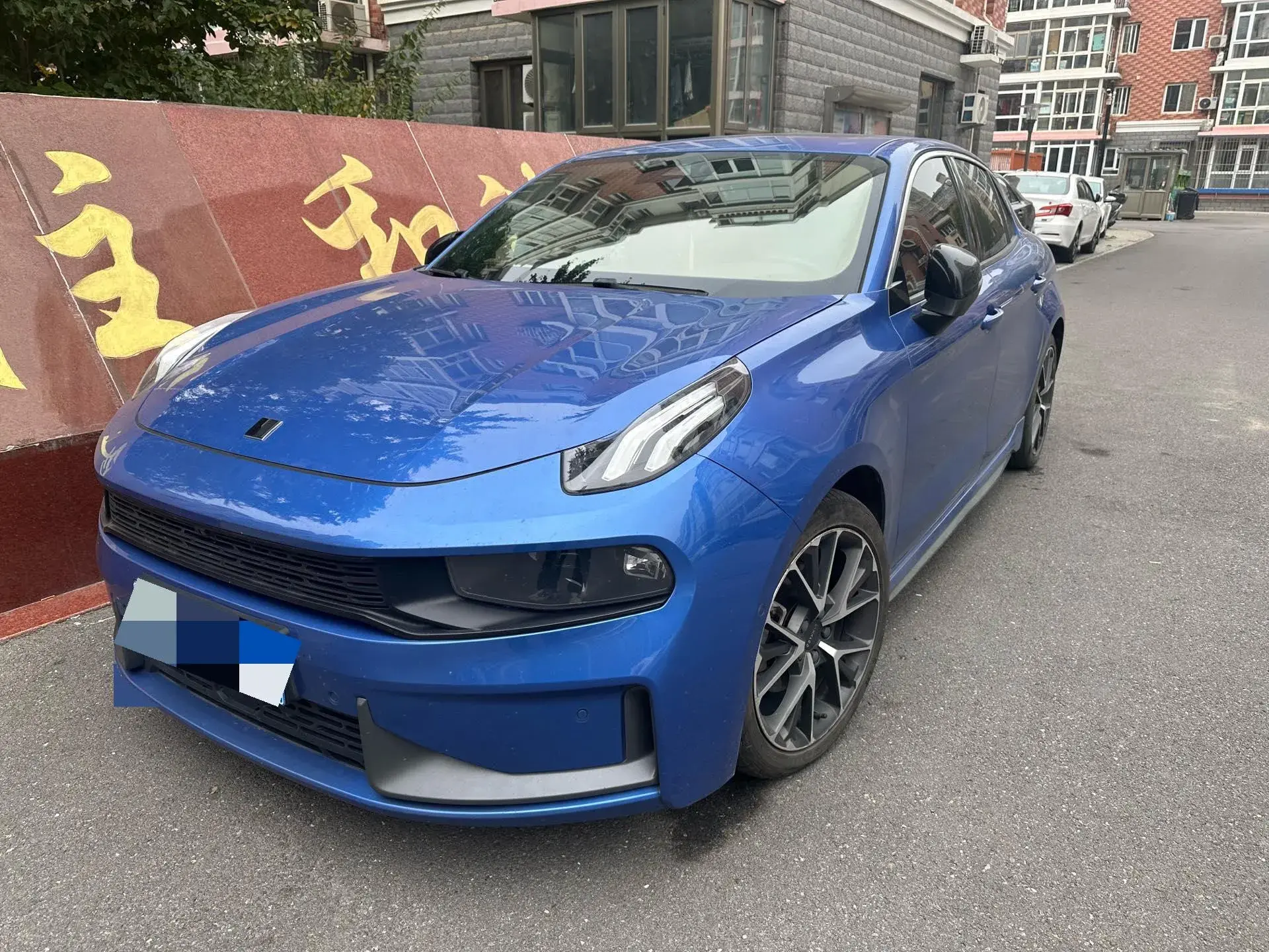 2019 LYNK&CO 03 view 1