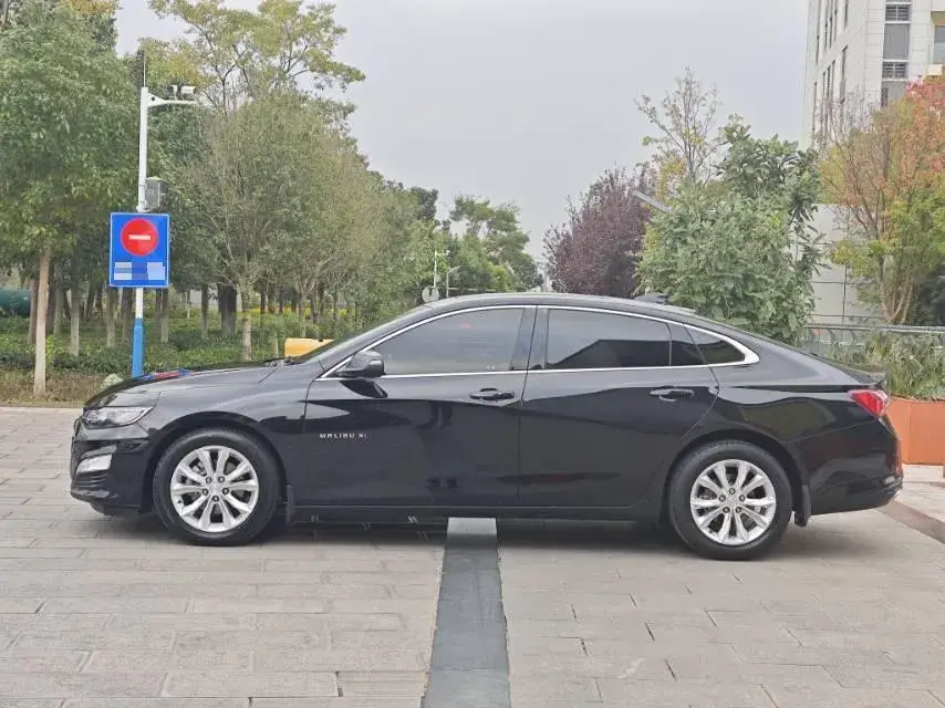 2020 CHEVROLET MALIBU thumbnail 4