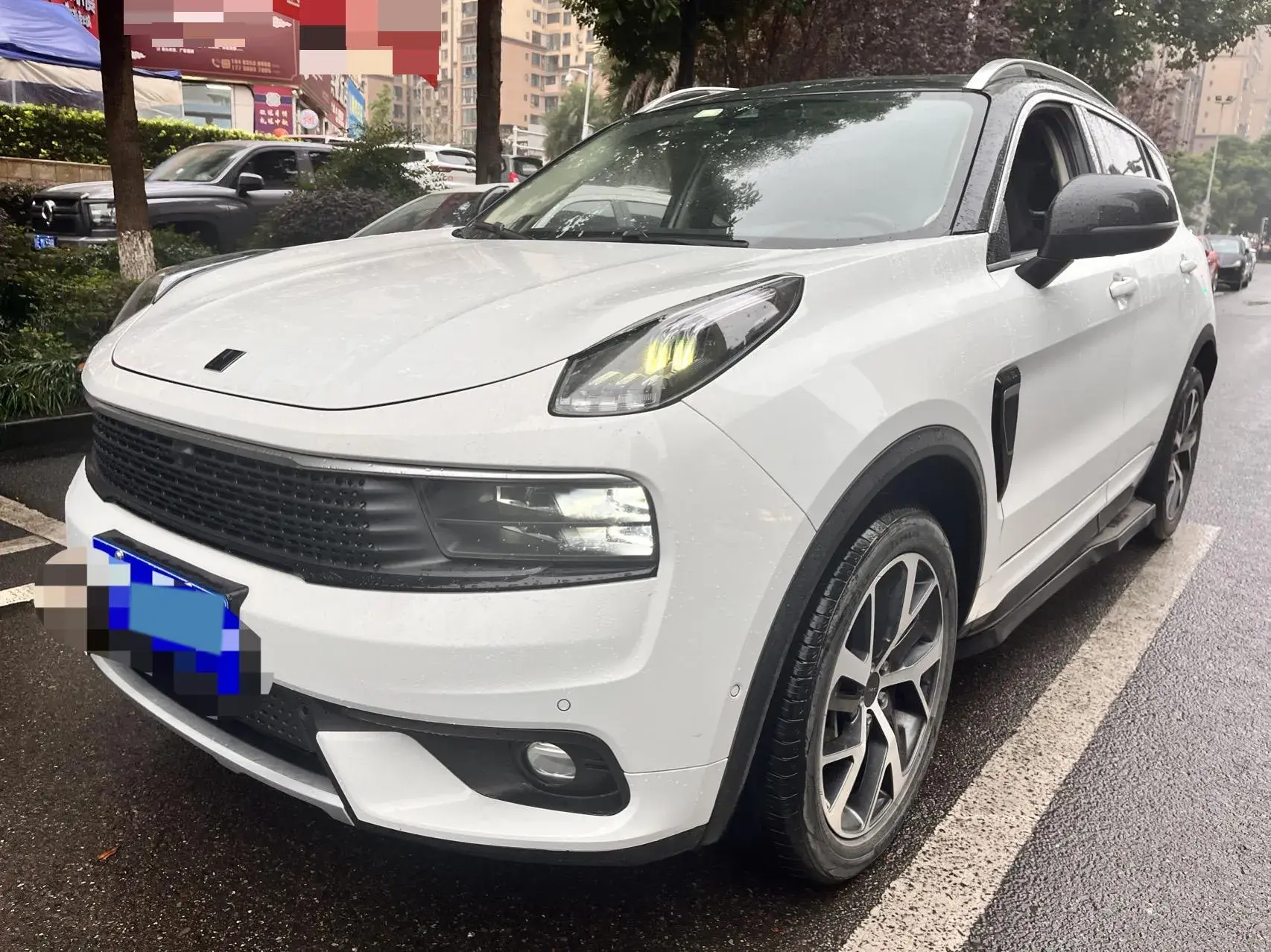 2017 LYNK&CO 01 view 1