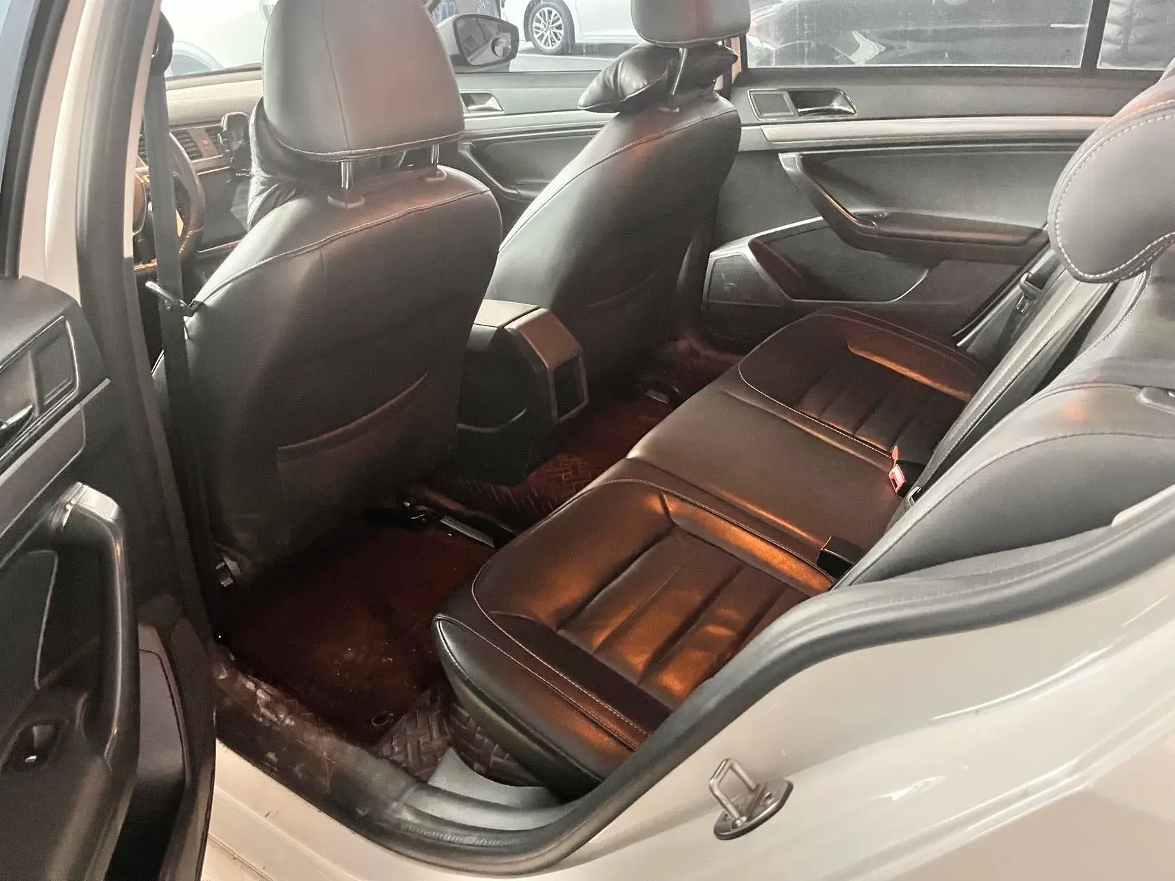 2017 VOLKSWAGEN LAVIDA thumbnail 3