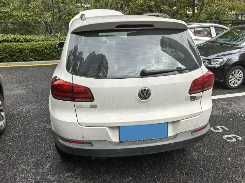 2017 VOLKSWAGEN TIGUAN thumbnail 4