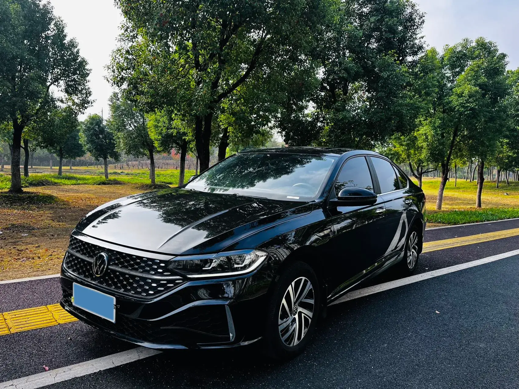 2023 VOLKSWAGEN LAVIDA view 1