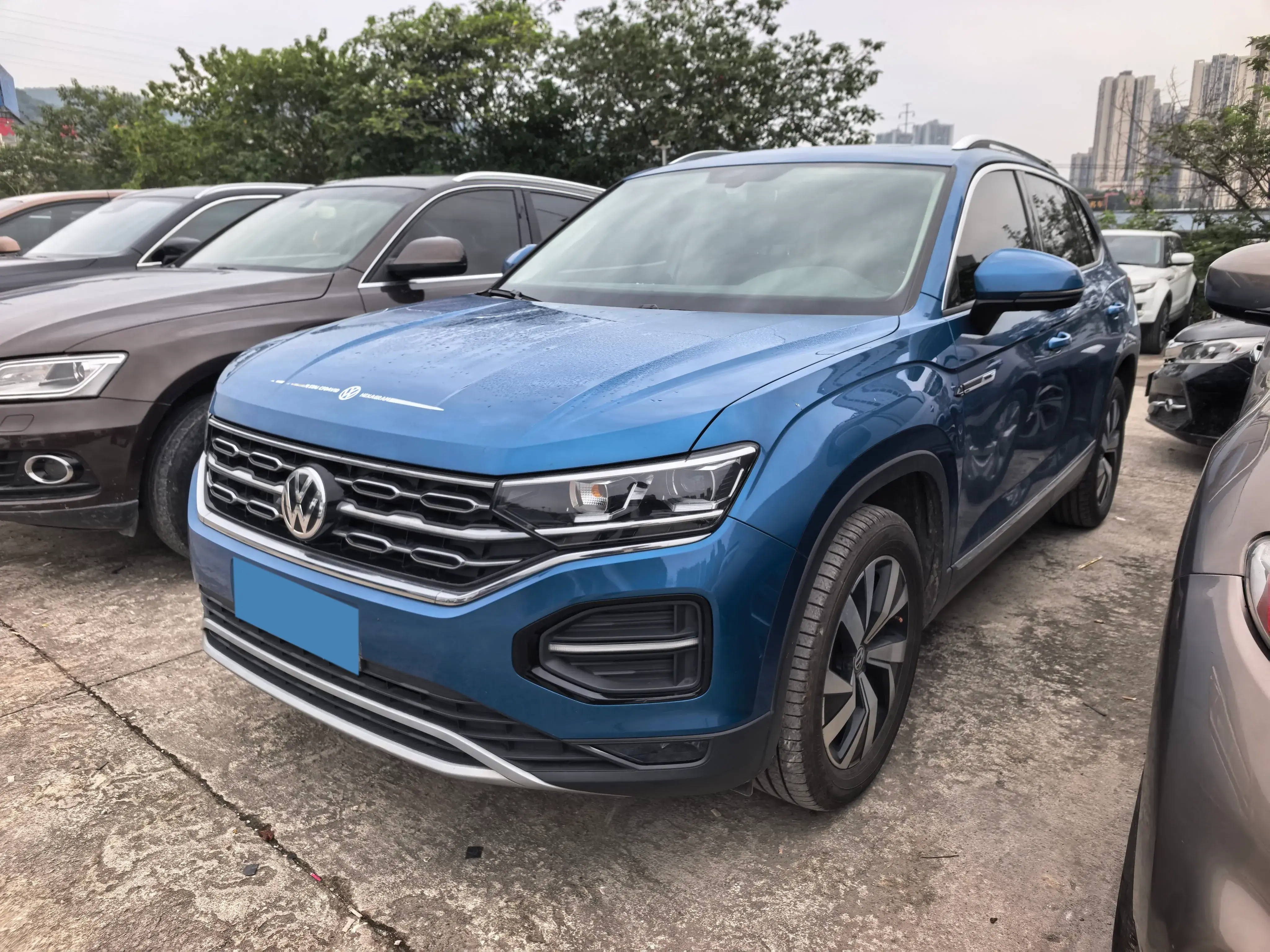 2020 VOLKSWAGEN TAYRON view 1