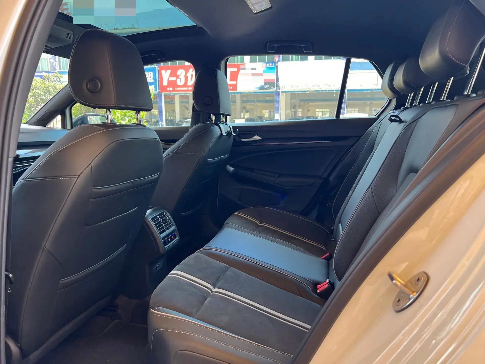 2023 VOLKSWAGEN GOLF thumbnail 3