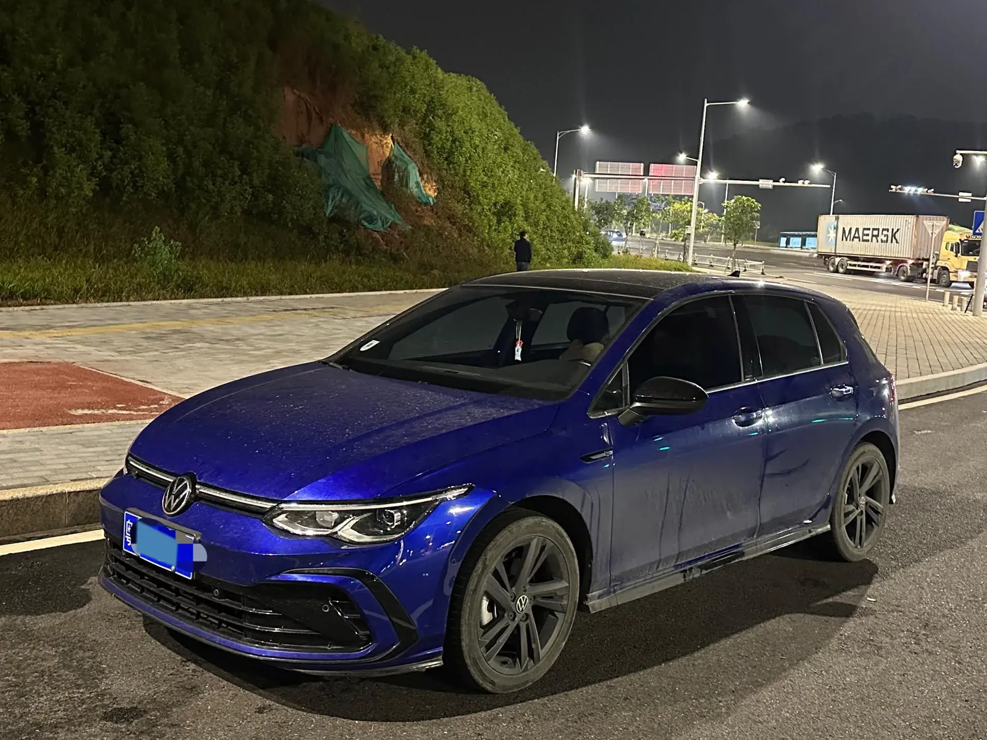 2021 VOLKSWAGEN GOLF view 1