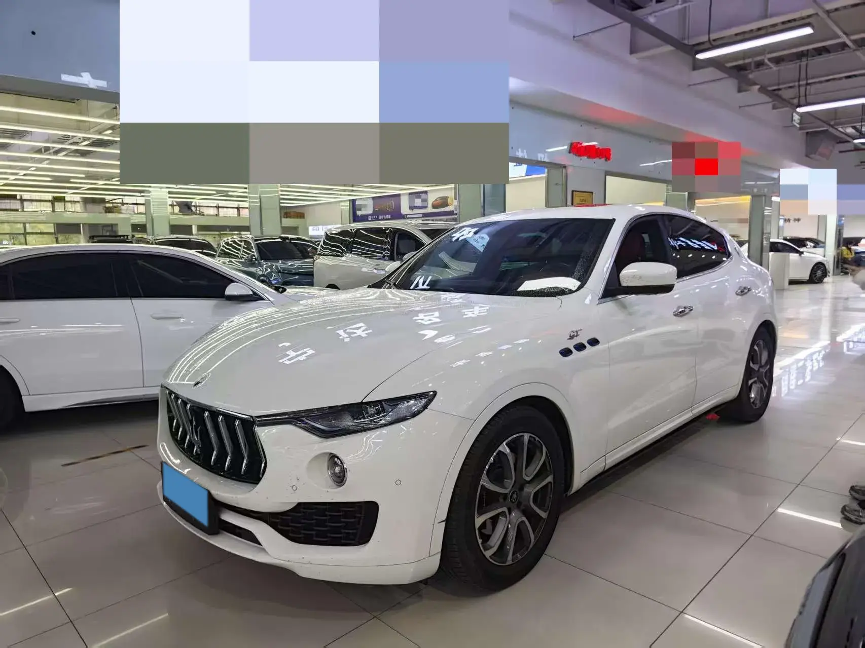 2022 MASERATI LEVANTE view 1