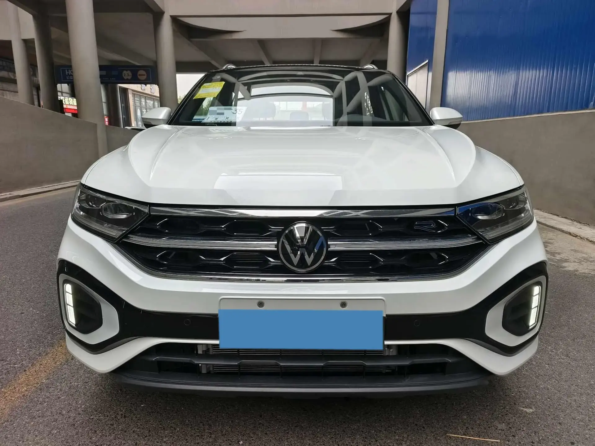 2025 VOLKSWAGEN T-ROC thumbnail 2