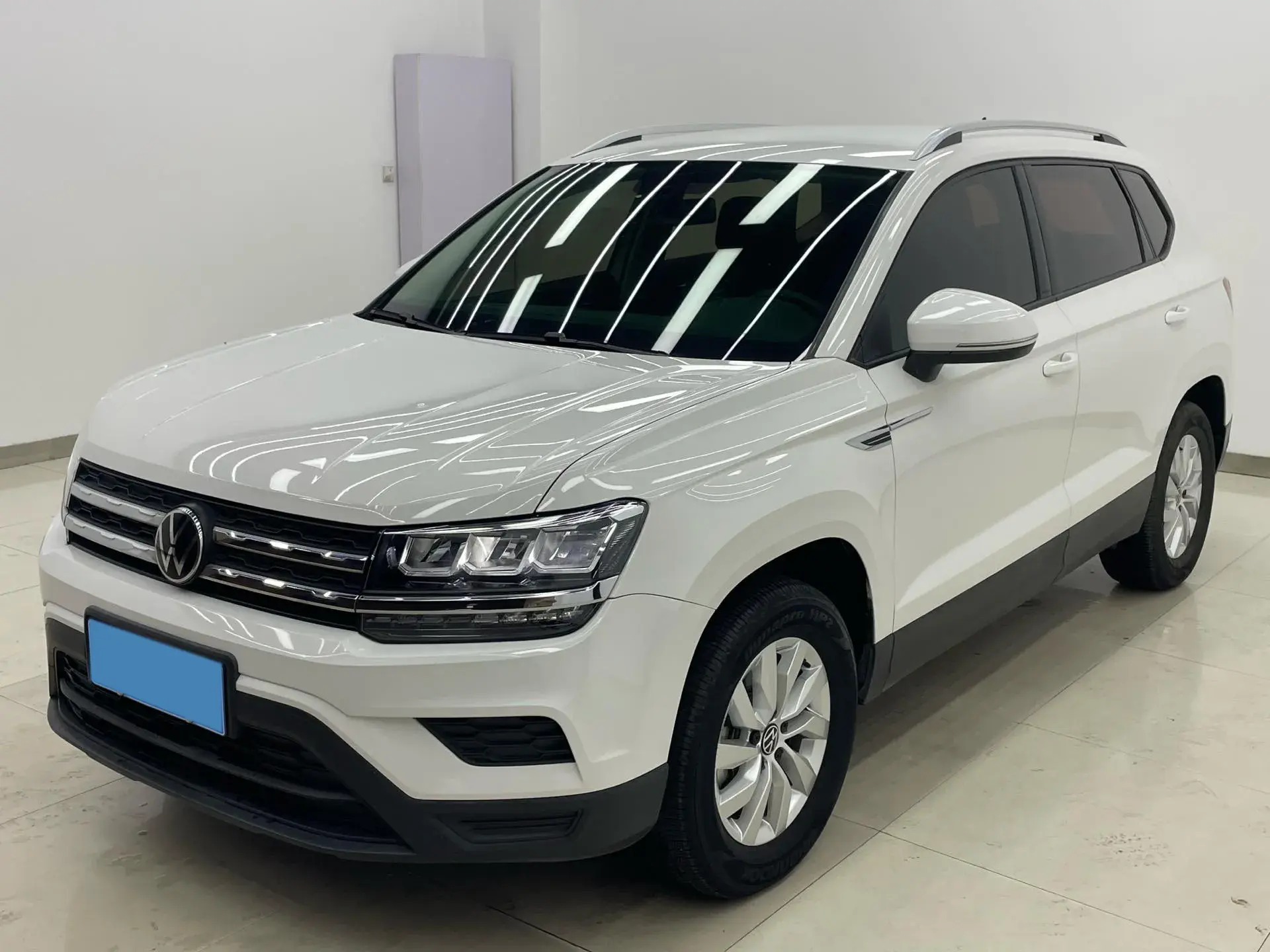 2022 VOLKSWAGEN THARU view 1