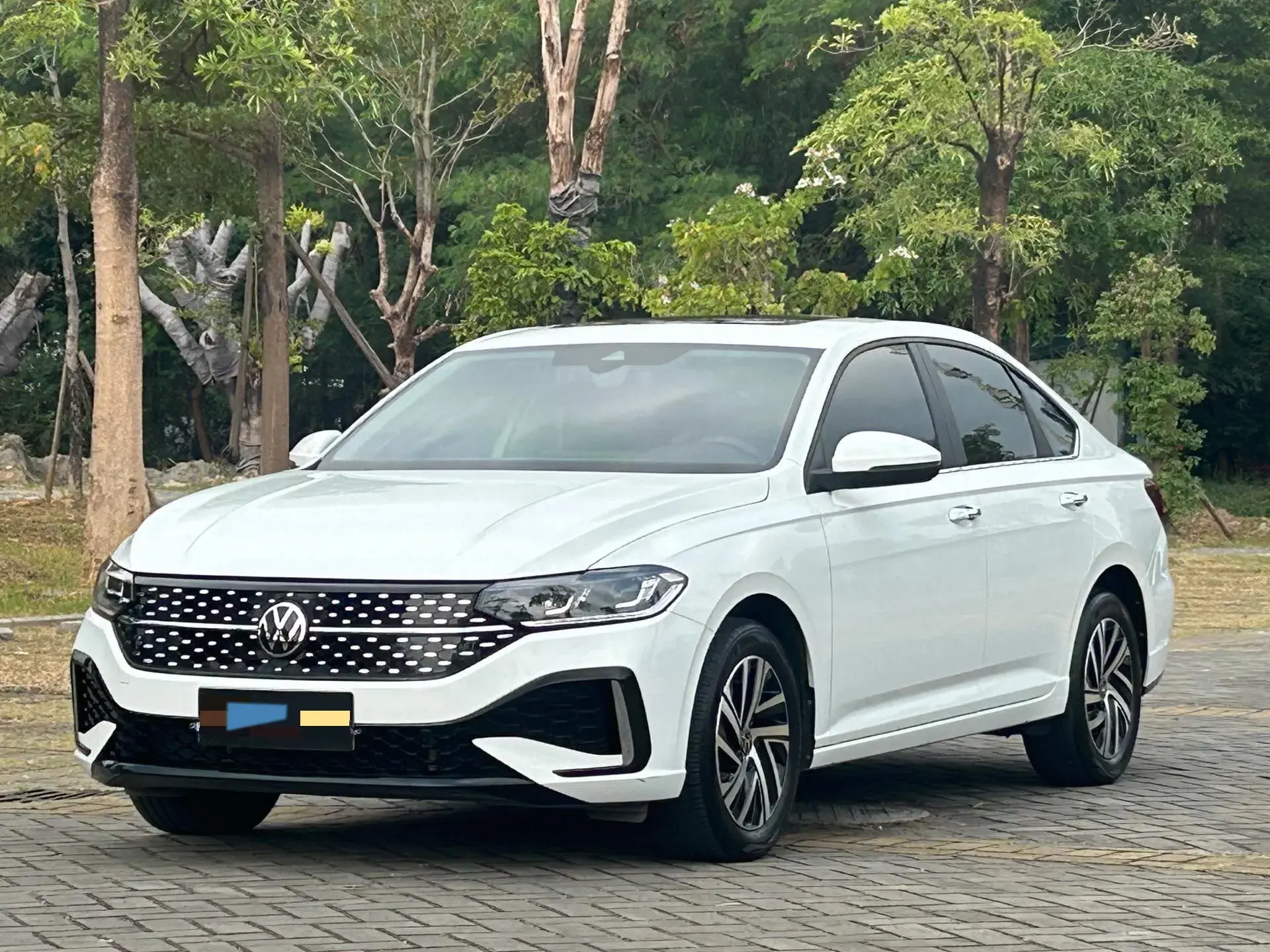 2024 VOLKSWAGEN LAVIDA view 1