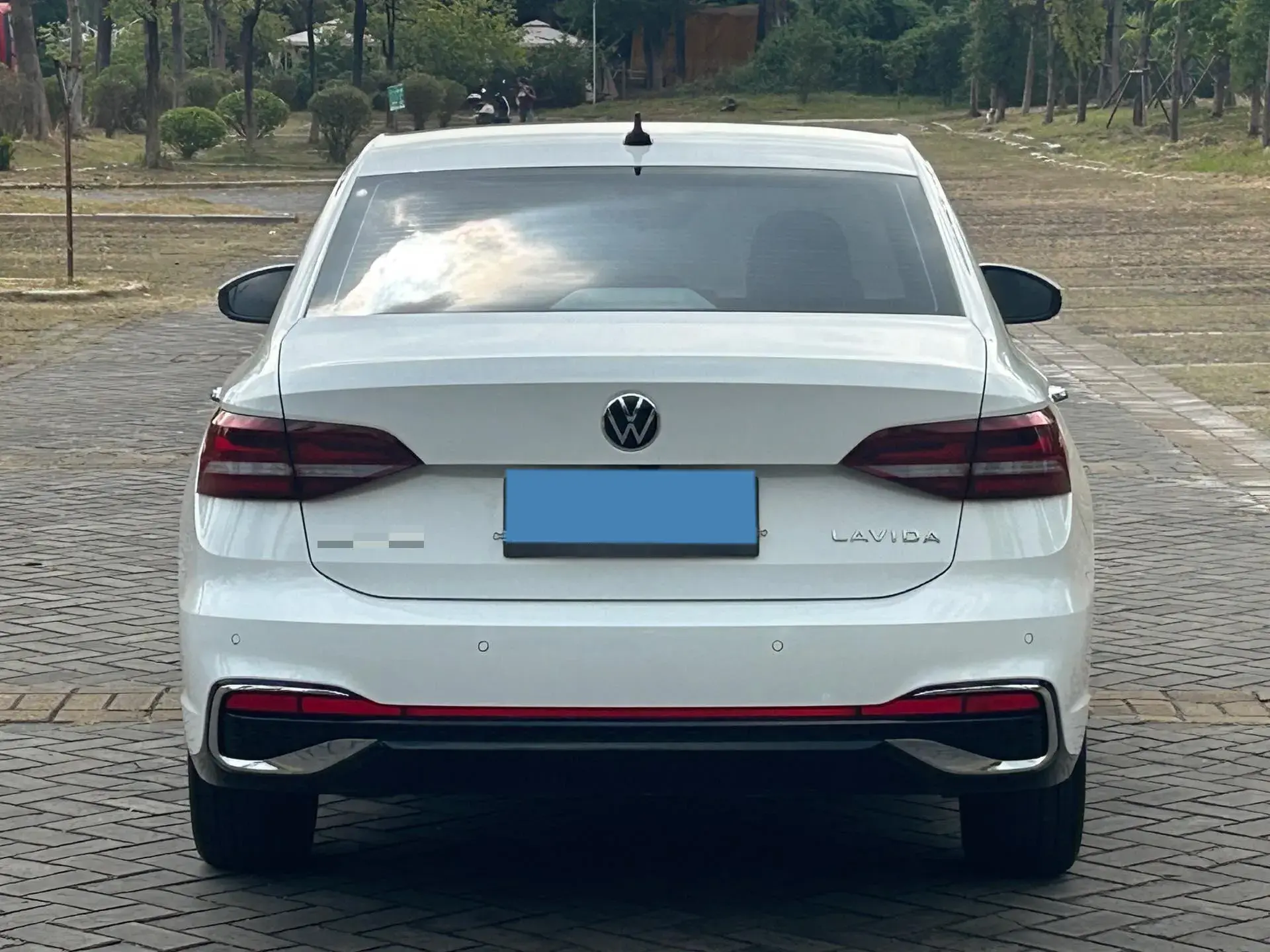 2024 VOLKSWAGEN LAVIDA thumbnail 4