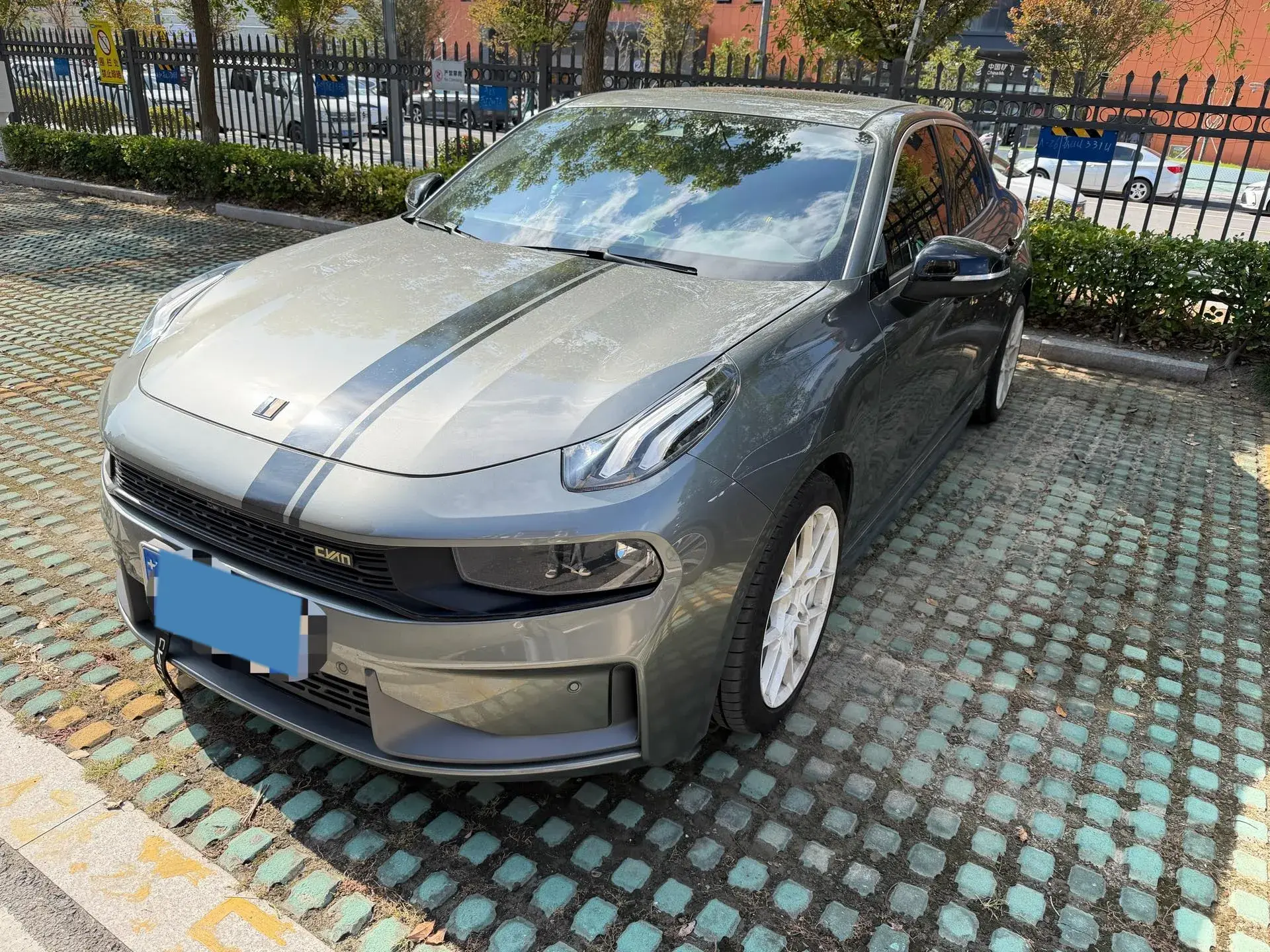 2022 LYNK&CO 03 view 1