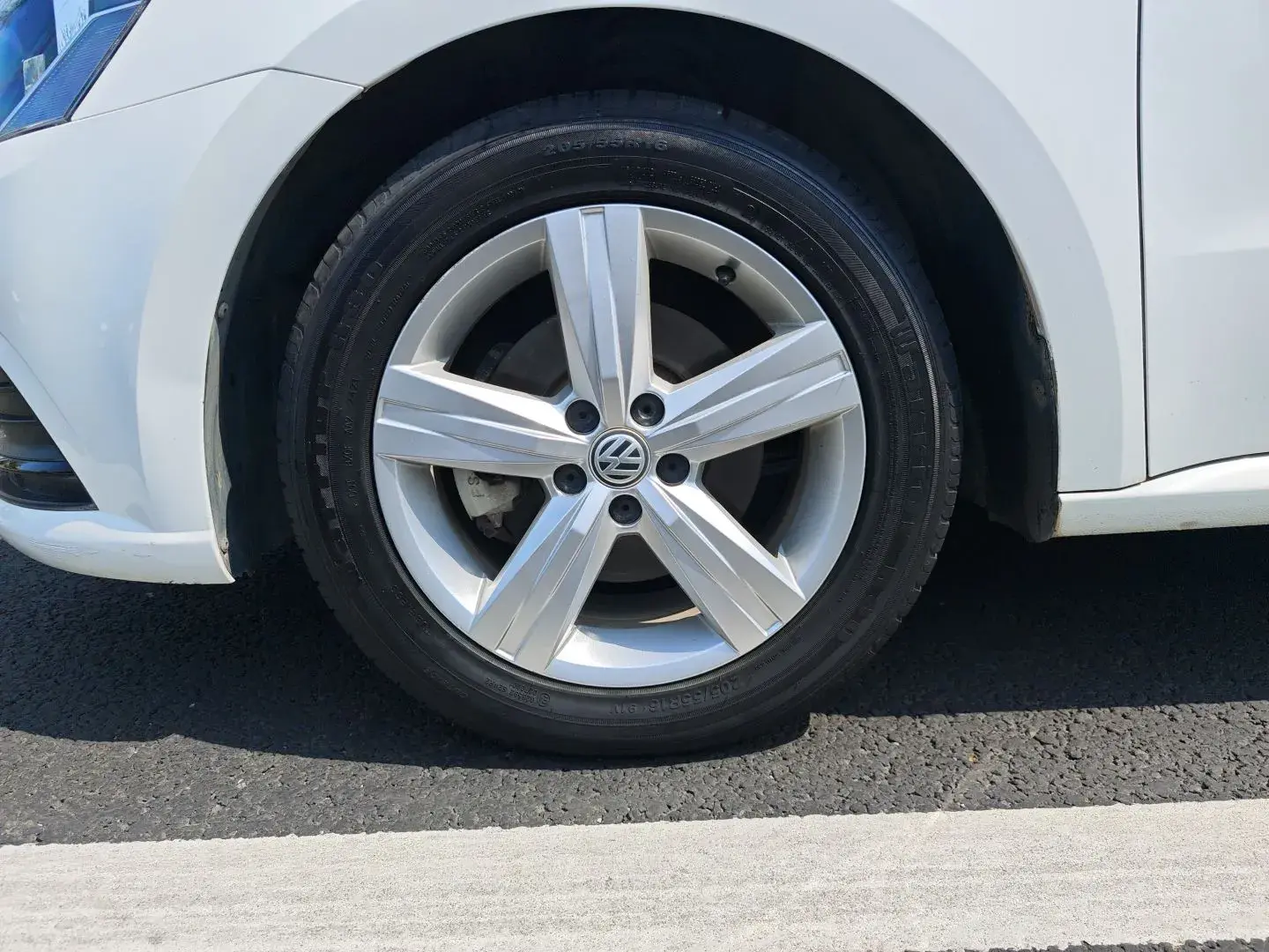 2017 VOLKSWAGEN LAVIDA thumbnail 3