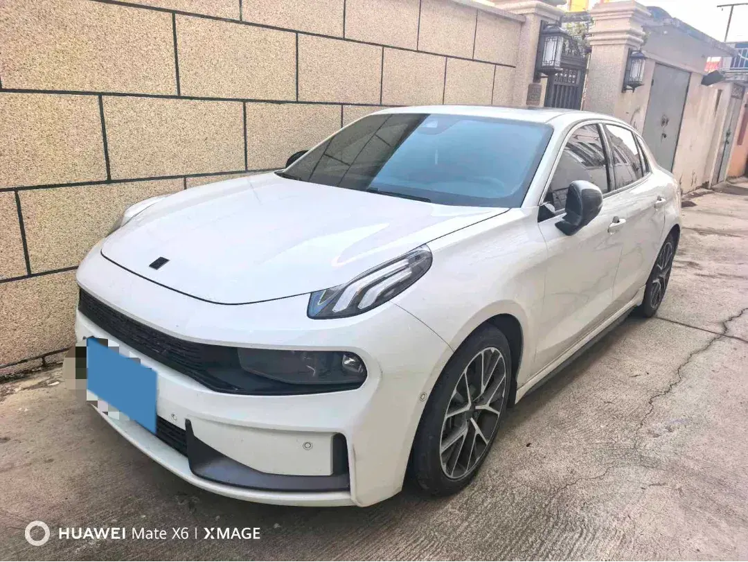 2019 LYNK&CO 03 view 1