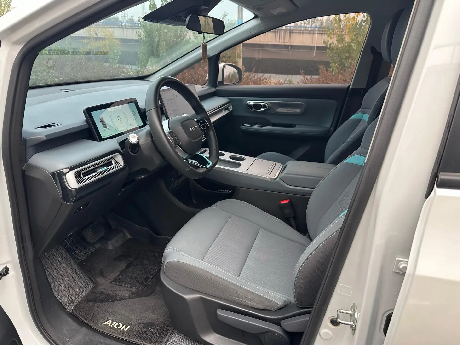 2023 AION Y thumbnail 3