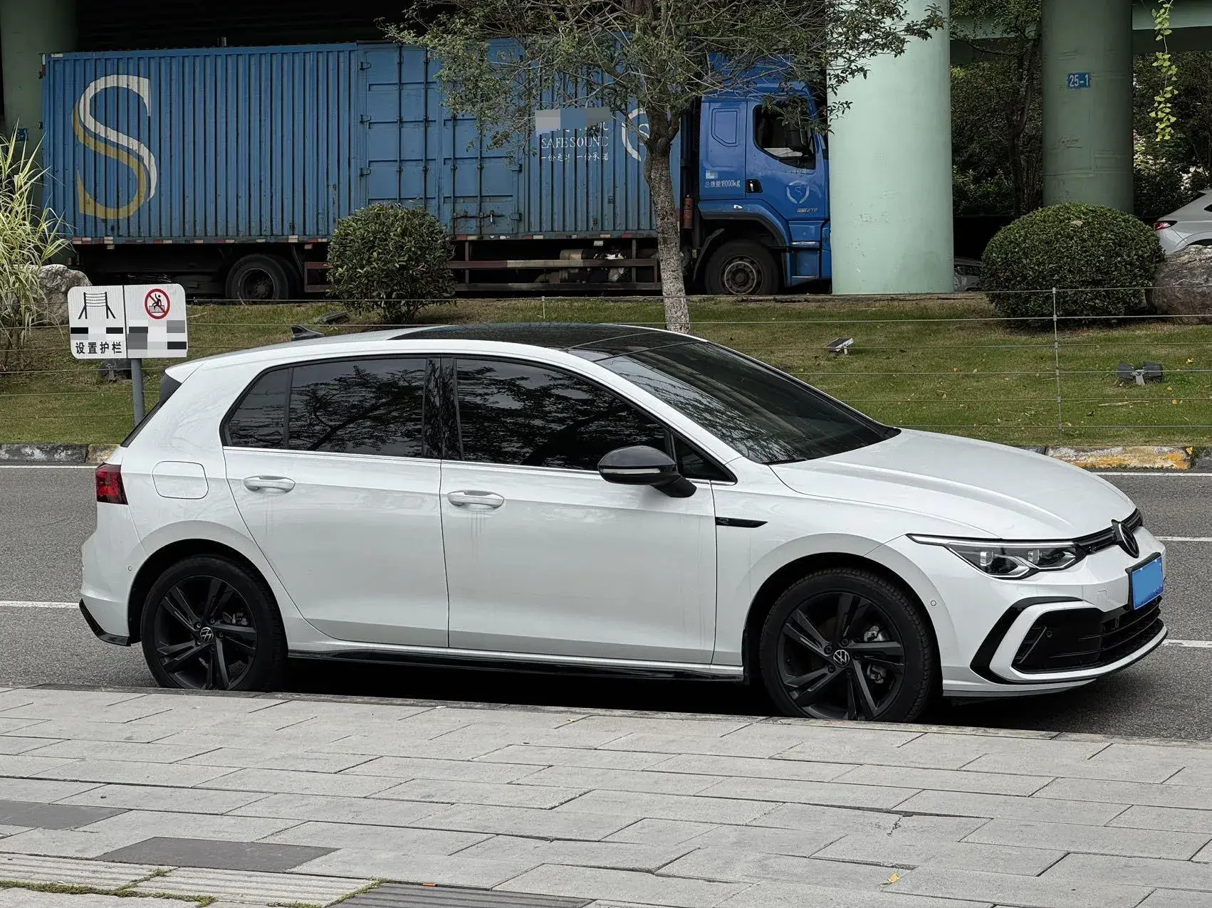 2021 VOLKSWAGEN GOLF thumbnail 3