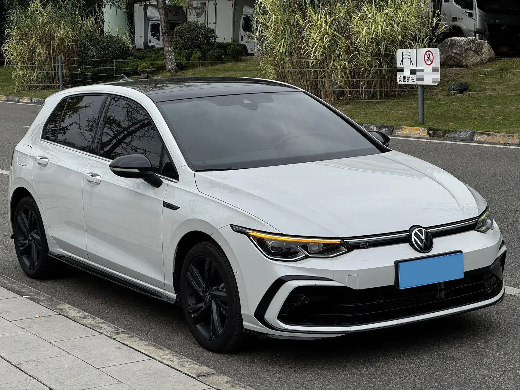 2021 VOLKSWAGEN GOLF thumbnail 2