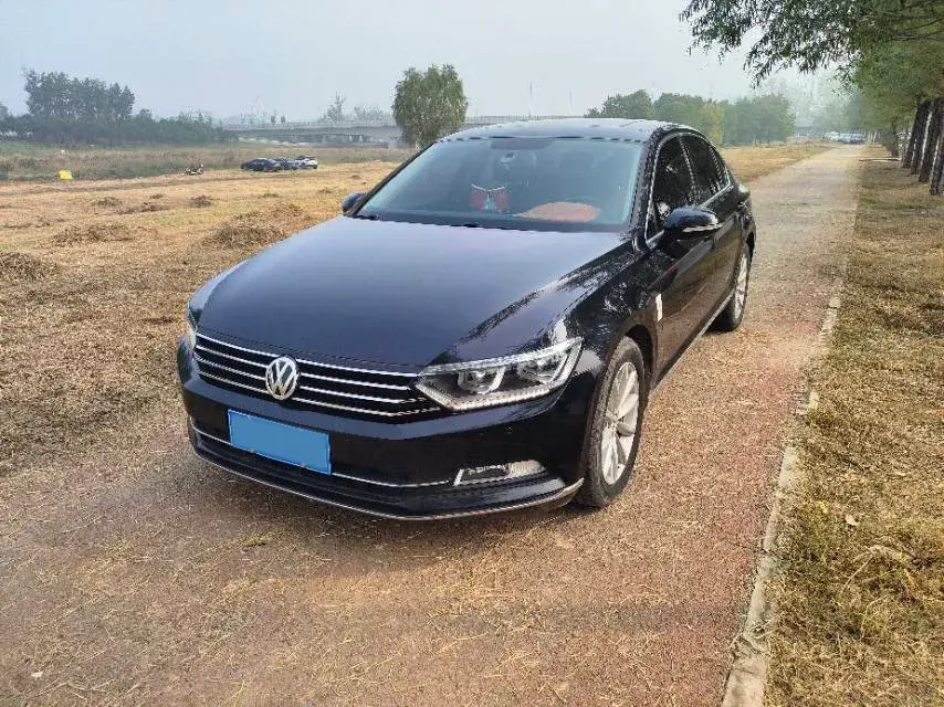 2019 VOLKSWAGEN MAGOTAN view 1
