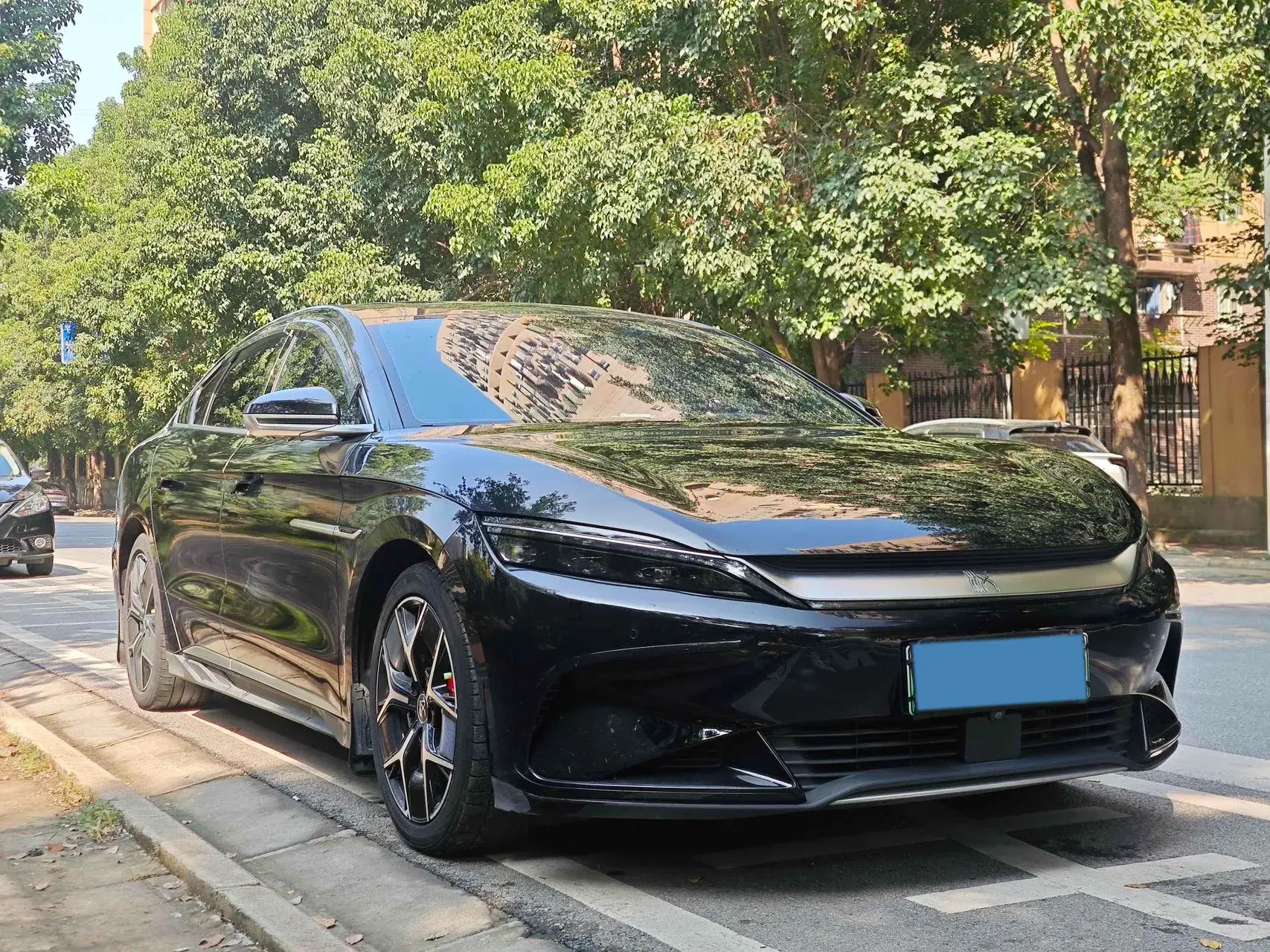 2022 BYD HAN thumbnail 3