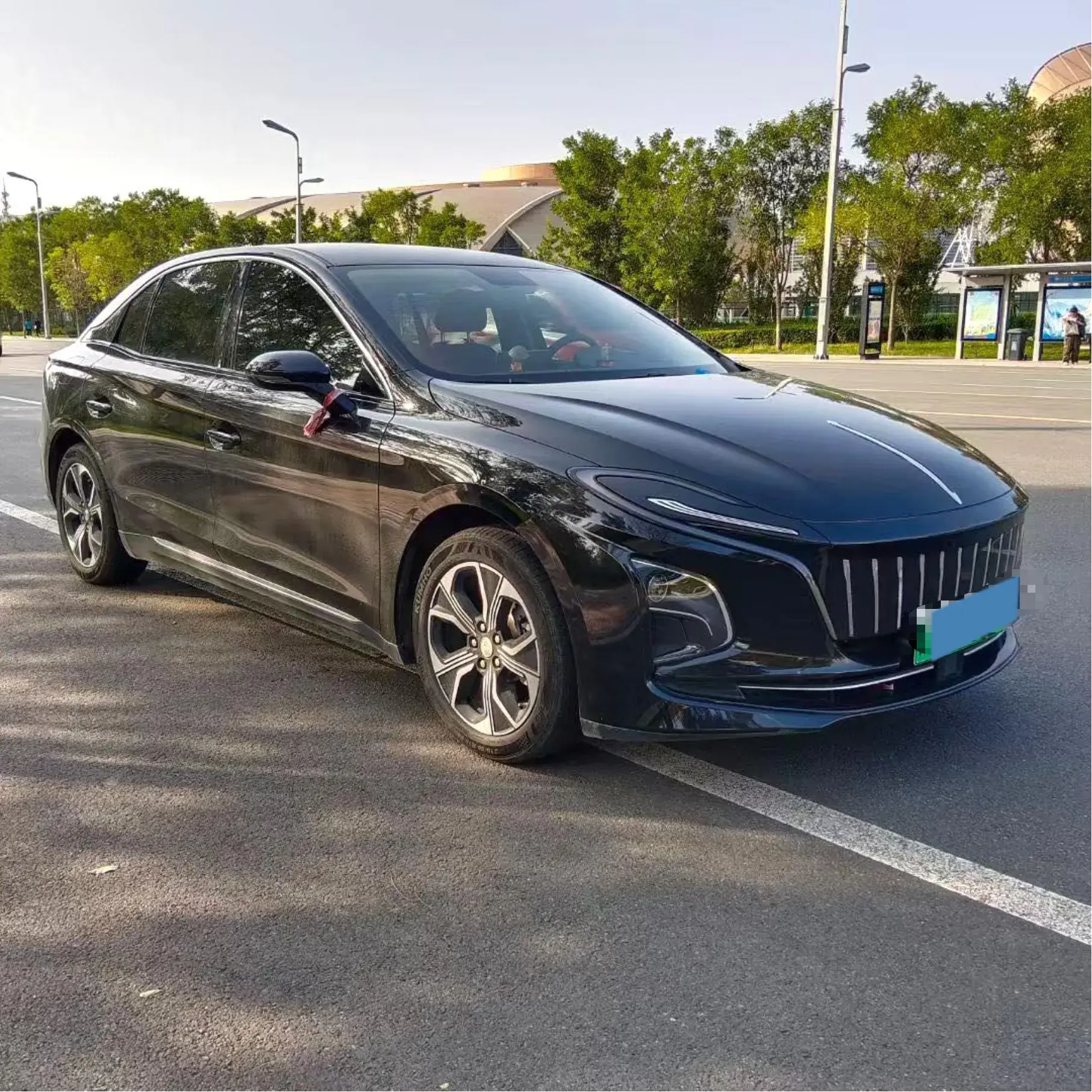 2023 HONGQI E-QM5 thumbnail 2