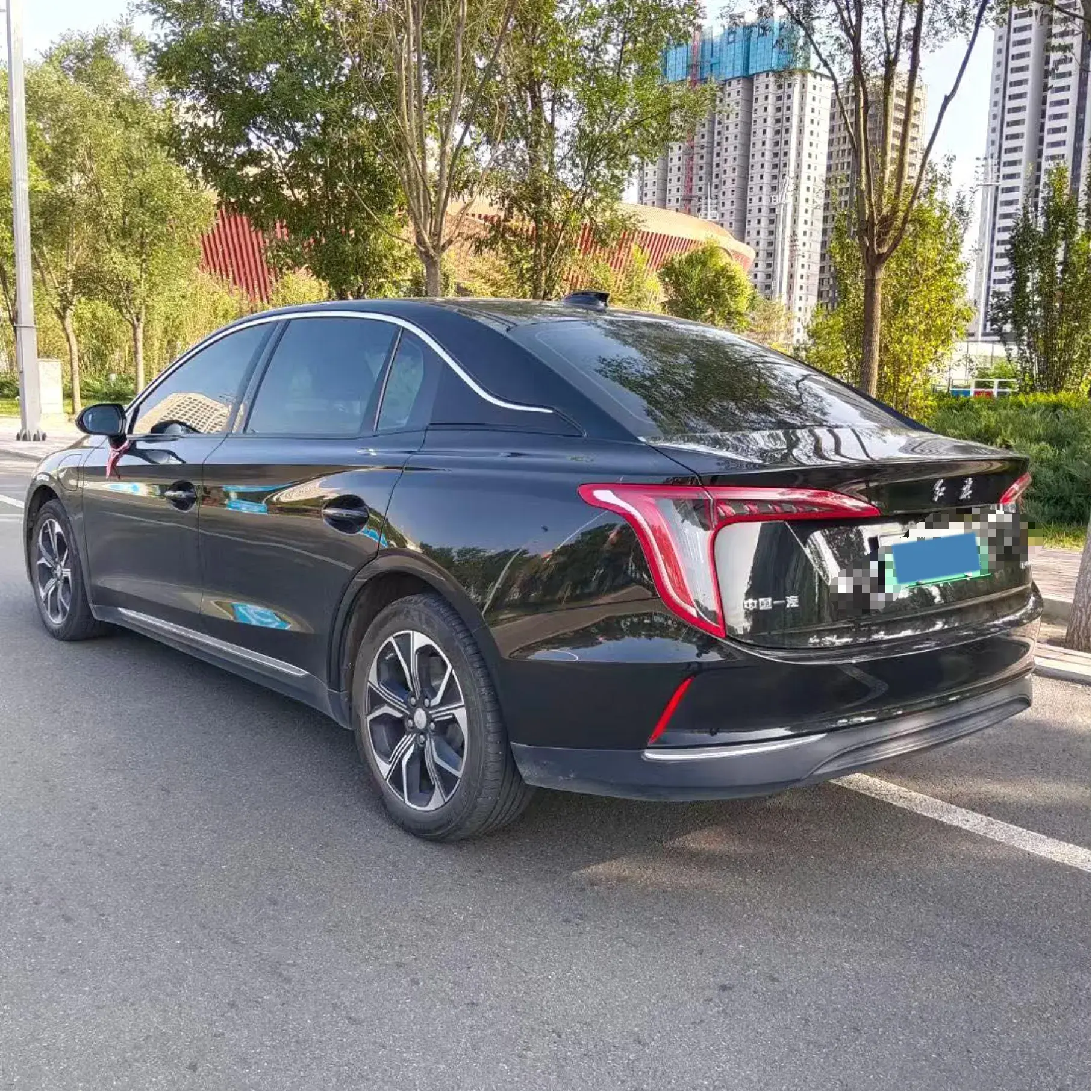 2023 HONGQI E-QM5 thumbnail 4