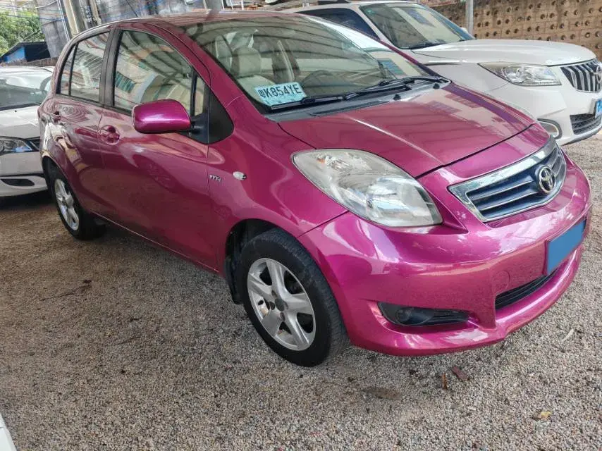 2011 TOYOTA YARIS thumbnail 3