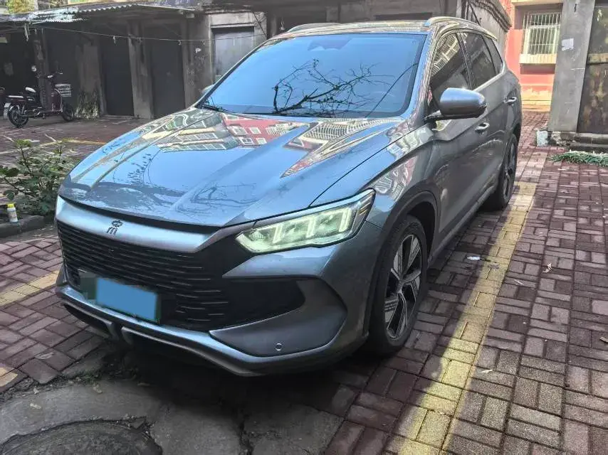 2023 BYD SONG view 1