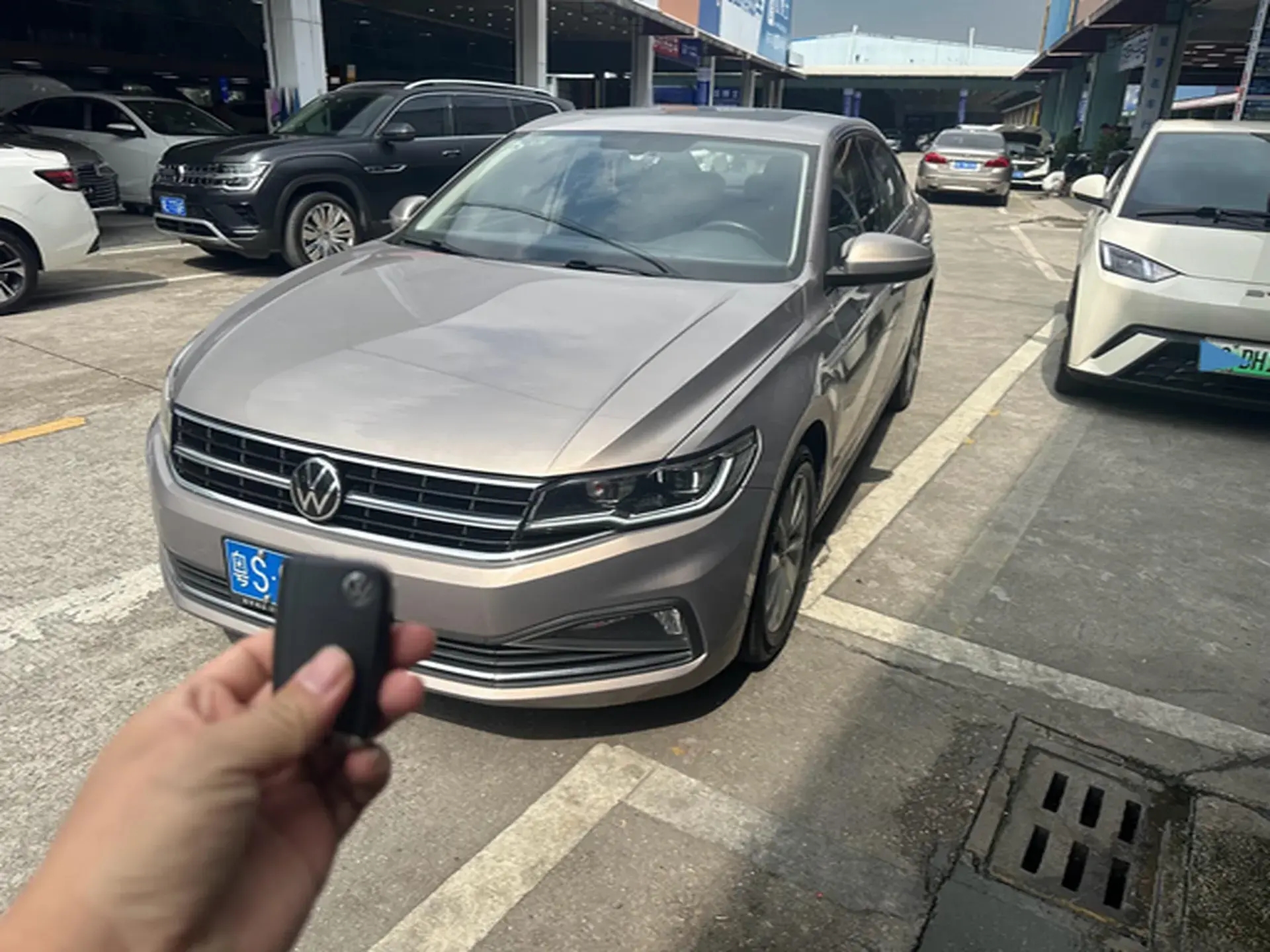 2021 VOLKSWAGEN BORA view 1