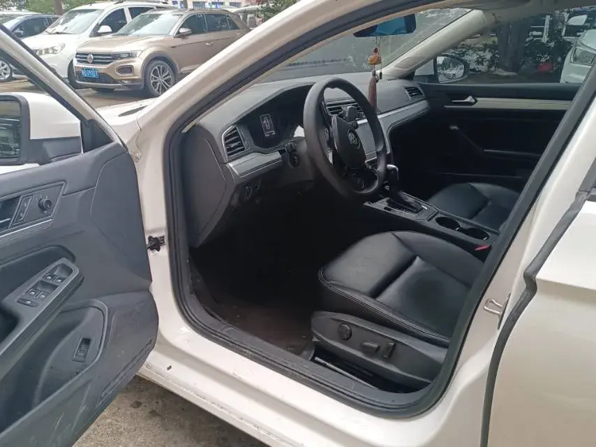 2021 VOLKSWAGEN LAMANDO thumbnail 4