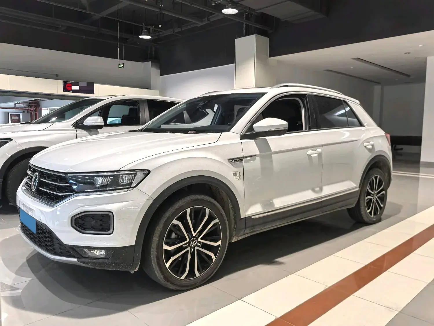 2022 VOLKSWAGEN T-ROC view 1