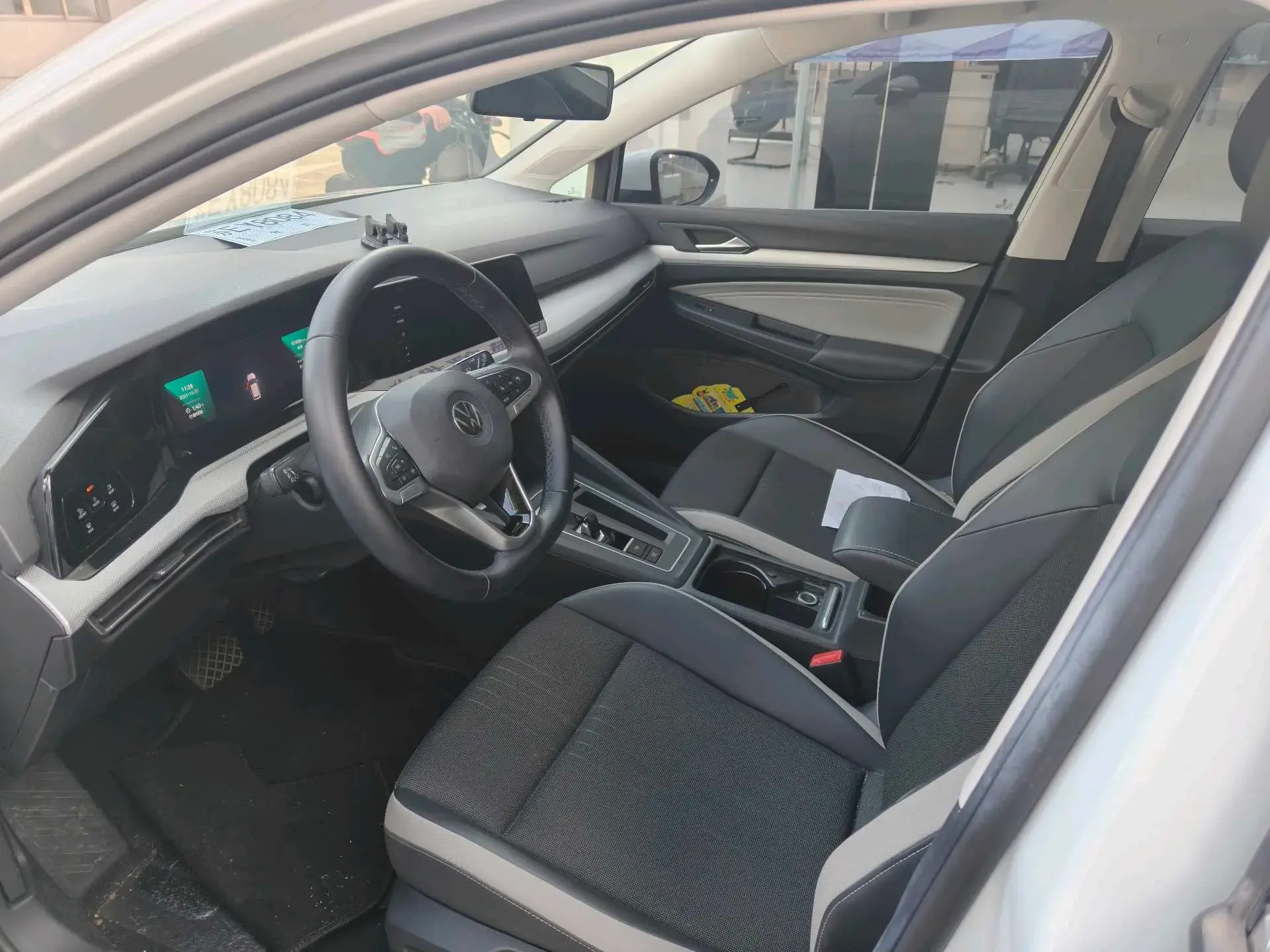 2021 VOLKSWAGEN GOLF thumbnail 3