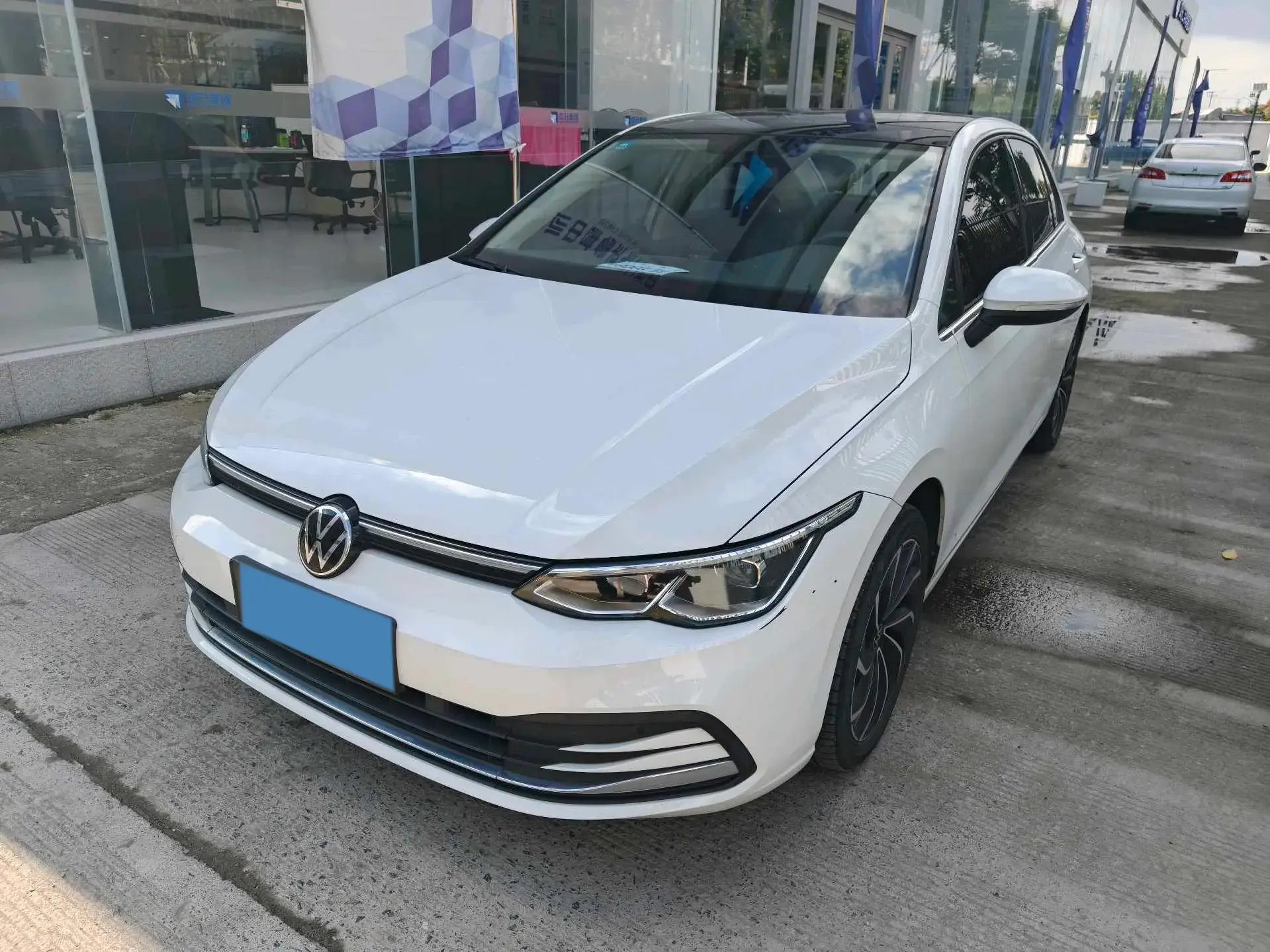 2021 VOLKSWAGEN GOLF view 1