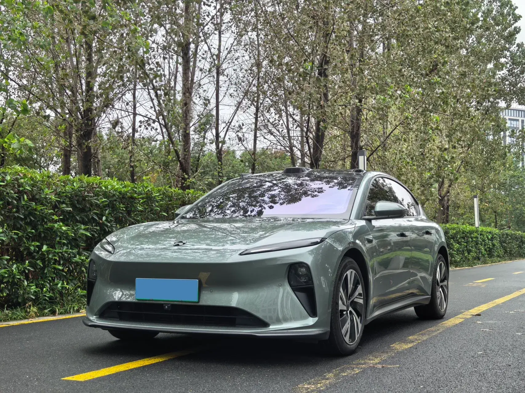 2022 NIO ET5 view 1