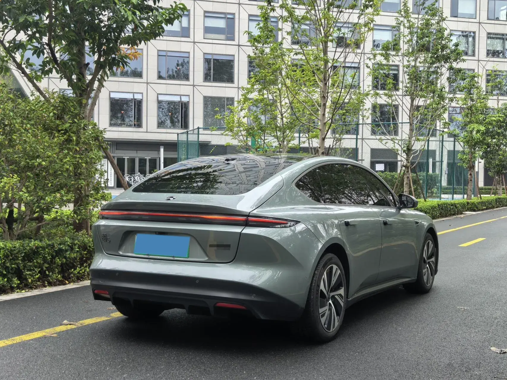 2022 NIO ET5 thumbnail 3