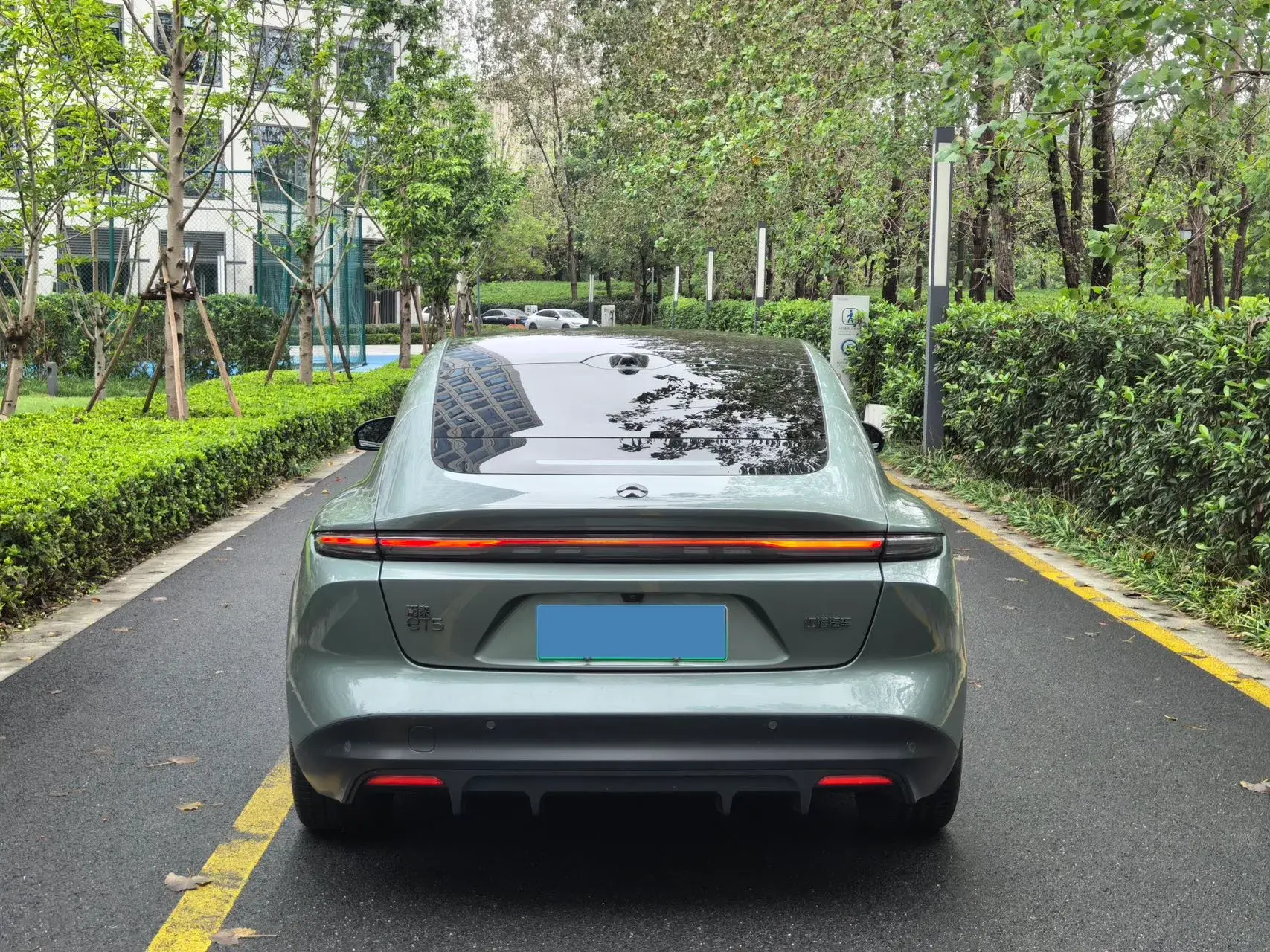 2022 NIO ET5 thumbnail 4