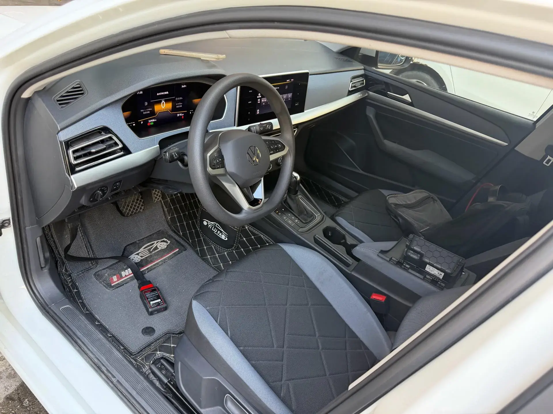 2023 VOLKSWAGEN LAVIDA thumbnail 2